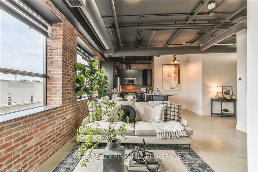 Photo 17 of 1712 Hyde Park Road, London, North E — HOMEH