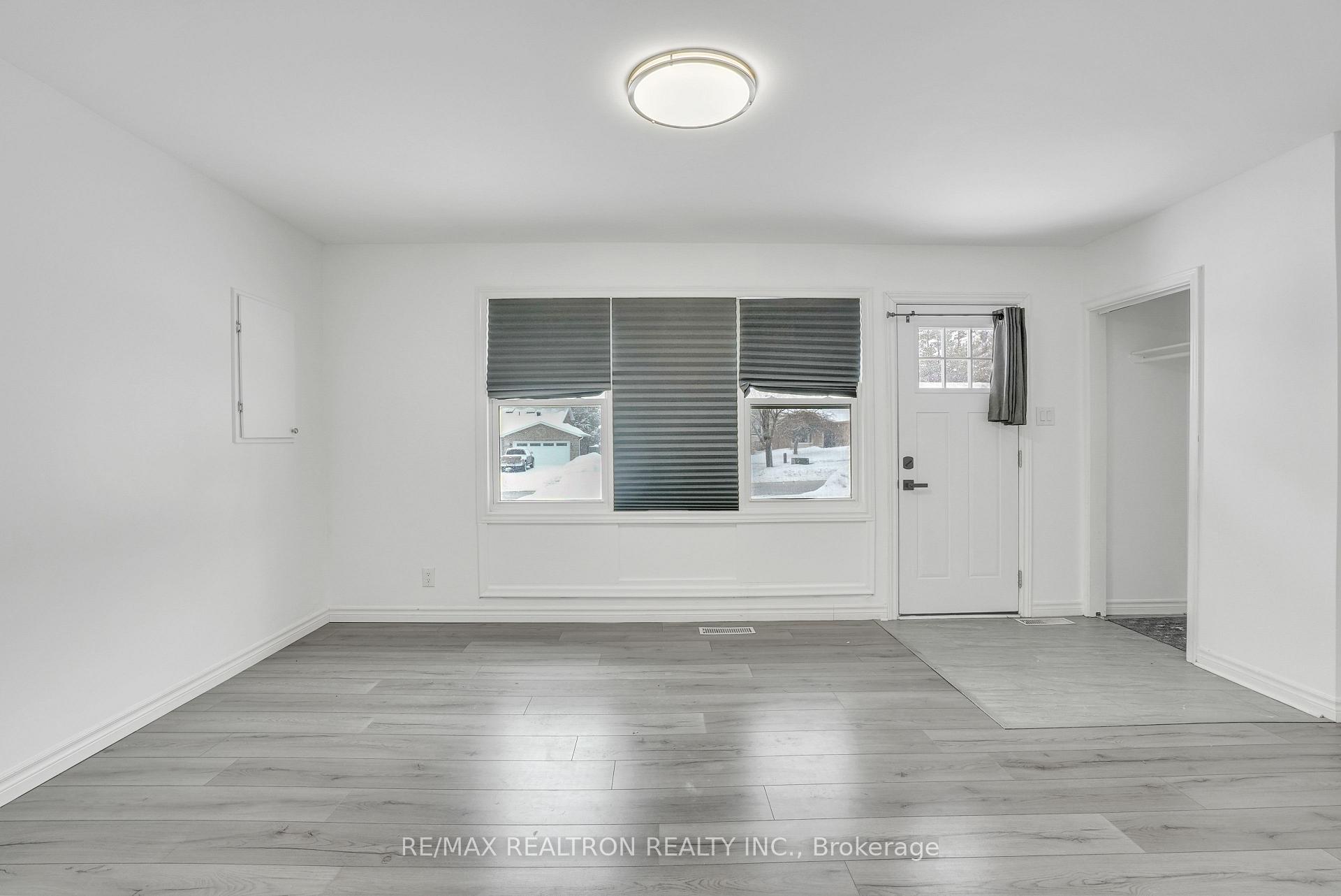 Photo 3 of 212 Little Avenue, Barrie, Allandale Heights — HOMEH