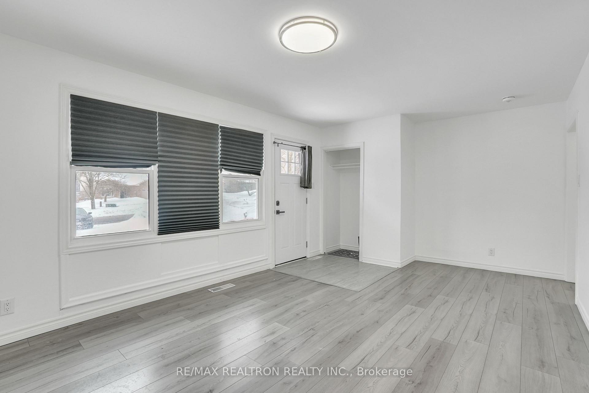 Photo 5 of 212 Little Avenue, Barrie, Allandale Heights — HOMEH