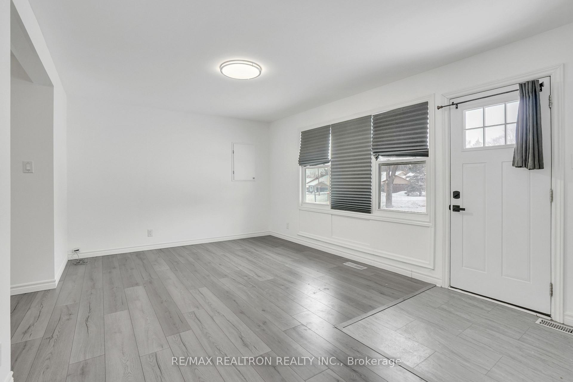 Photo 7 of 212 Little Avenue, Barrie, Allandale Heights — HOMEH
