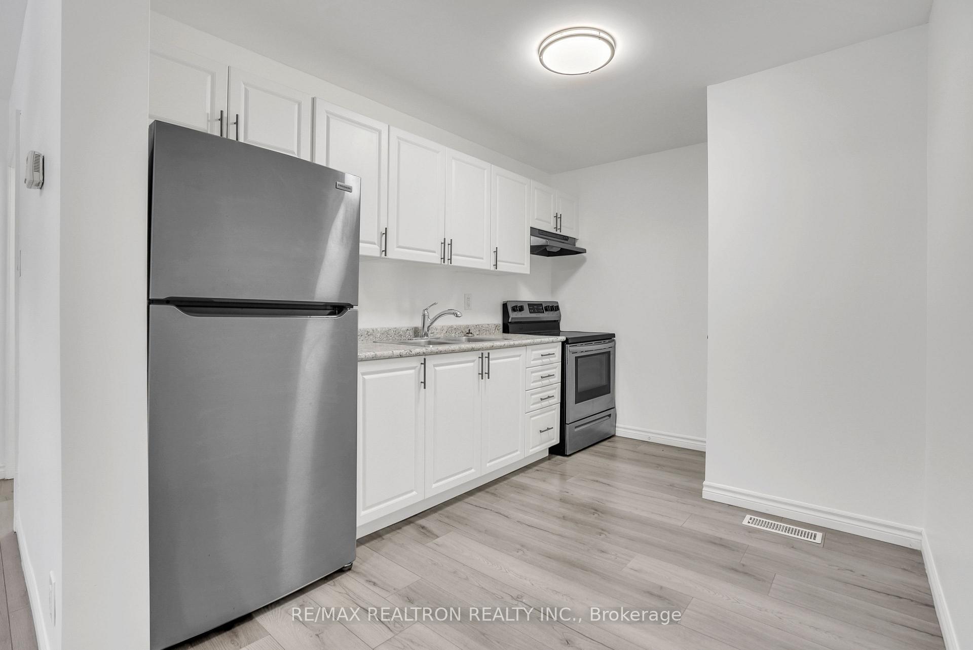 Photo 9 of 212 Little Avenue, Barrie, Allandale Heights — HOMEH