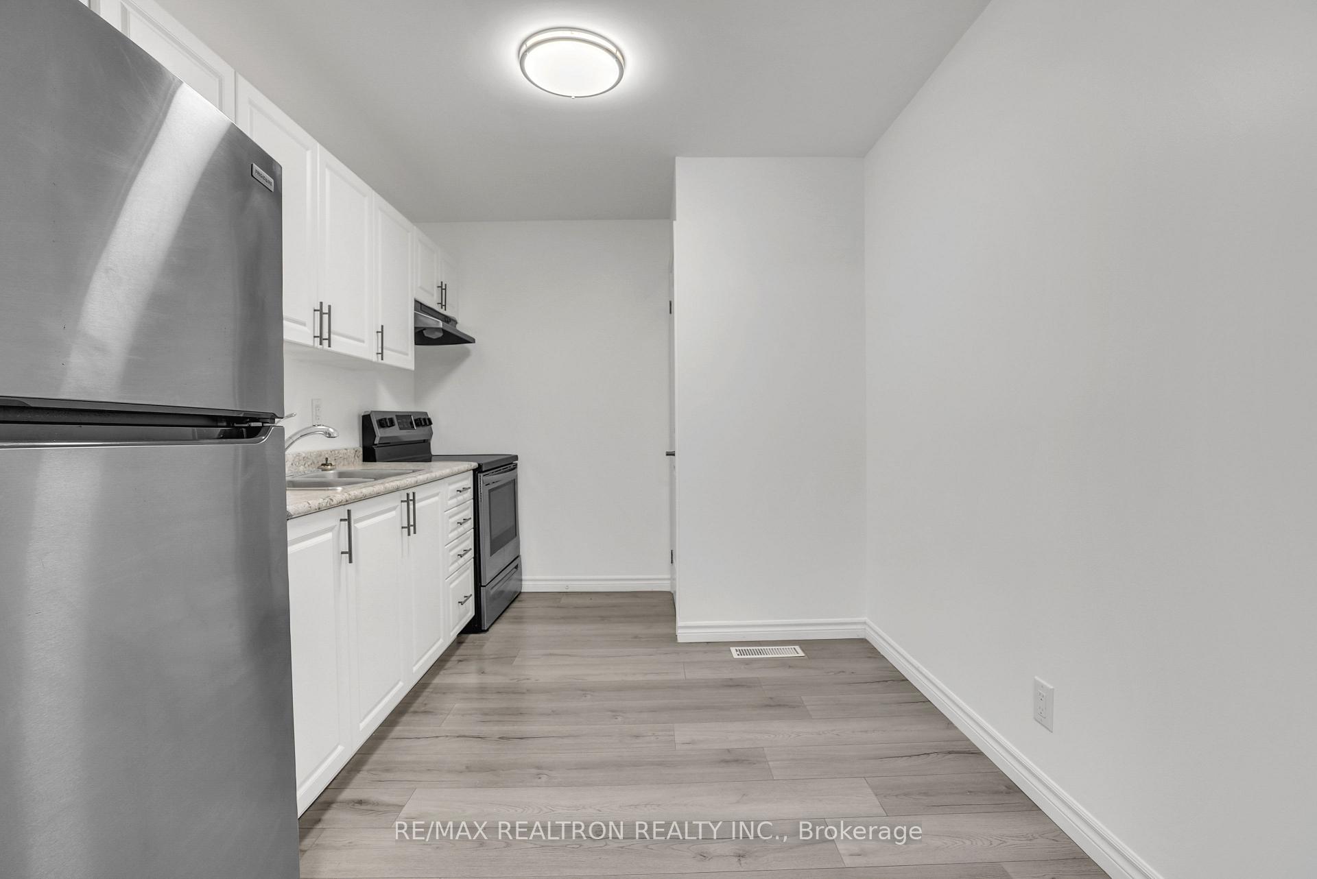 Photo 13 of 212 Little Avenue, Barrie, Allandale Heights — HOMEH