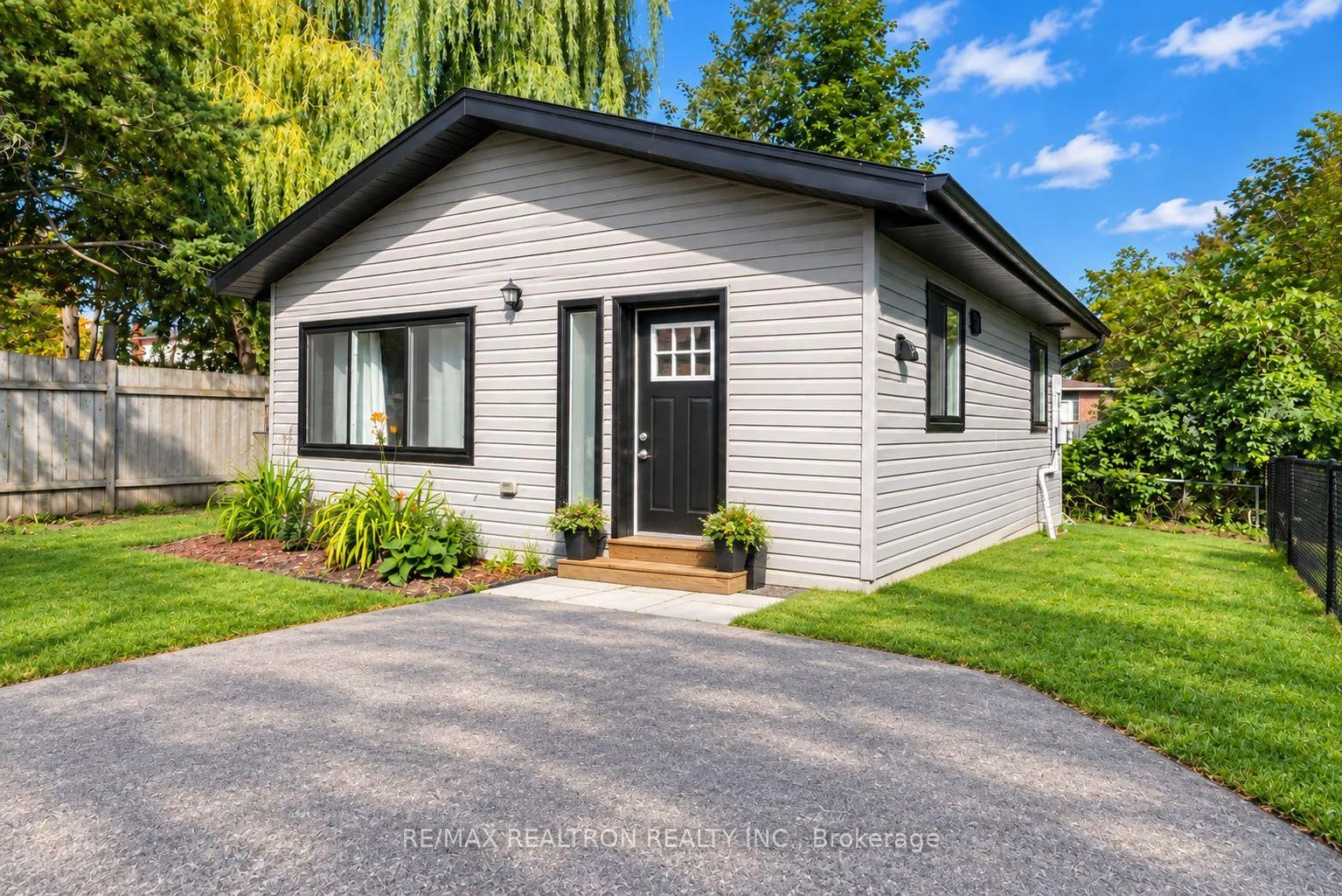 Photo 4 of 212 Little Avenue, Barrie, Allandale Heights — HOMEH