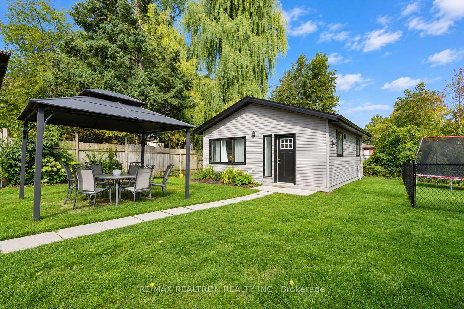 Photo 6 of 212 Little Avenue, Barrie, Allandale Heights — HOMEH