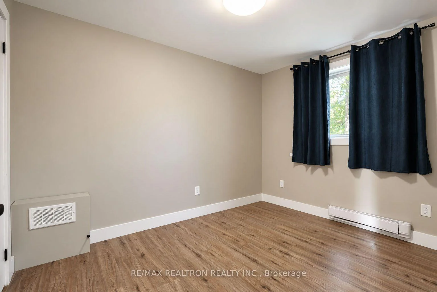 Photo 14 of 212 Little Avenue, Barrie, Allandale Heights — HOMEH