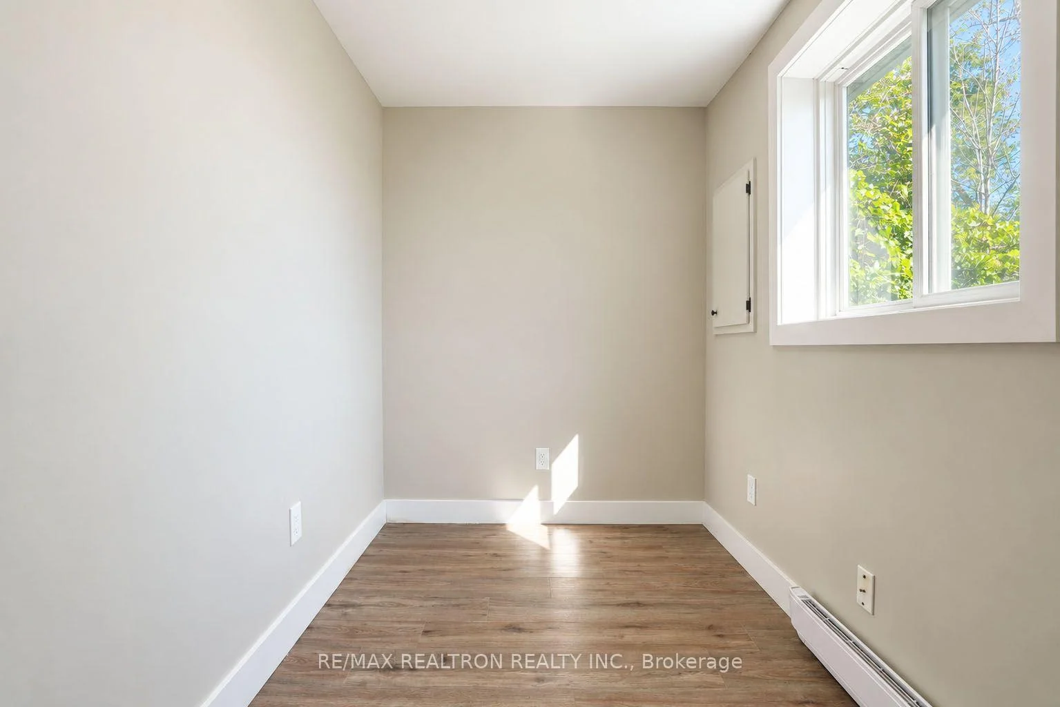Photo 24 of 212 Little Avenue, Barrie, Allandale Heights — HOMEH