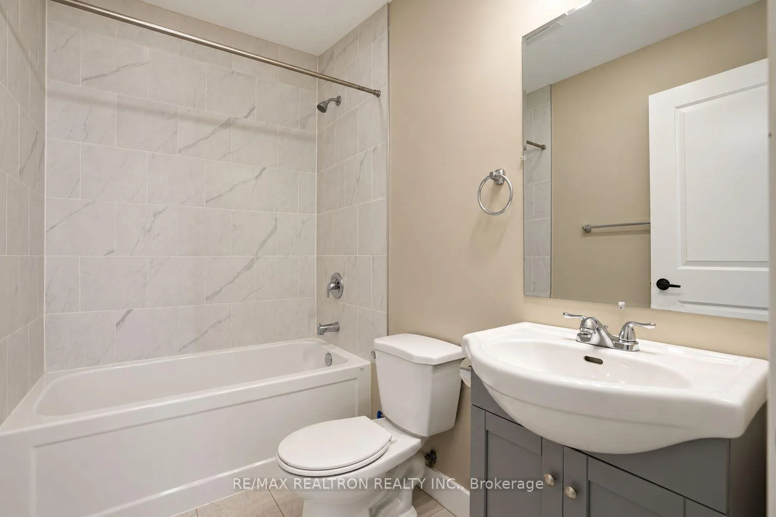 Photo 26 of 212 Little Avenue, Barrie, Allandale Heights — HOMEH