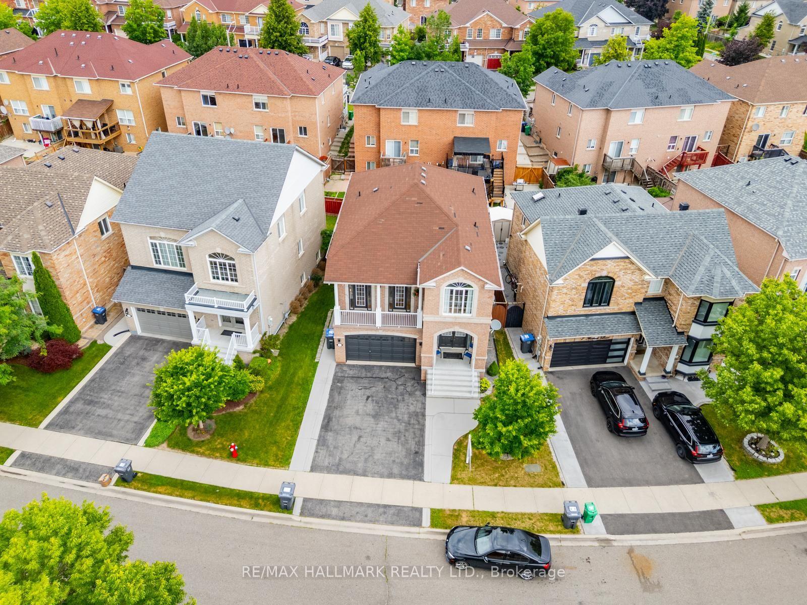 Photo 1 of 9 Flatbush Lane, Brampton, Fletcher's Meadow — HOMEH