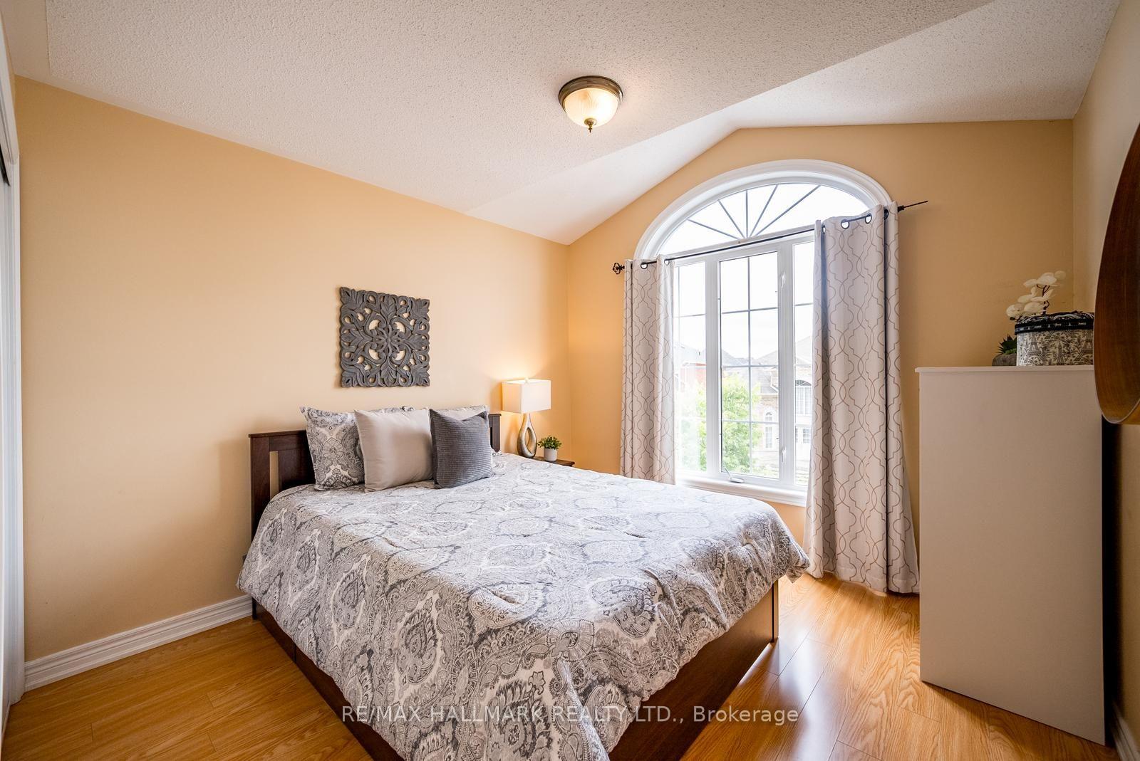 Photo 17 of 9 Flatbush Lane, Brampton, Fletcher's Meadow — HOMEH