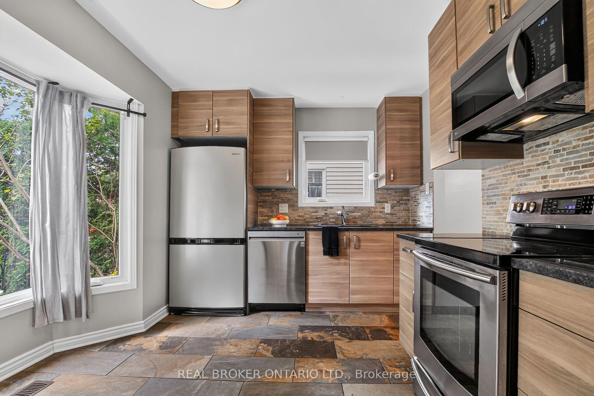Photo 5 of 25 Moresby Drive, Ottawa, Kanata - Bridlewood — HOMEH
