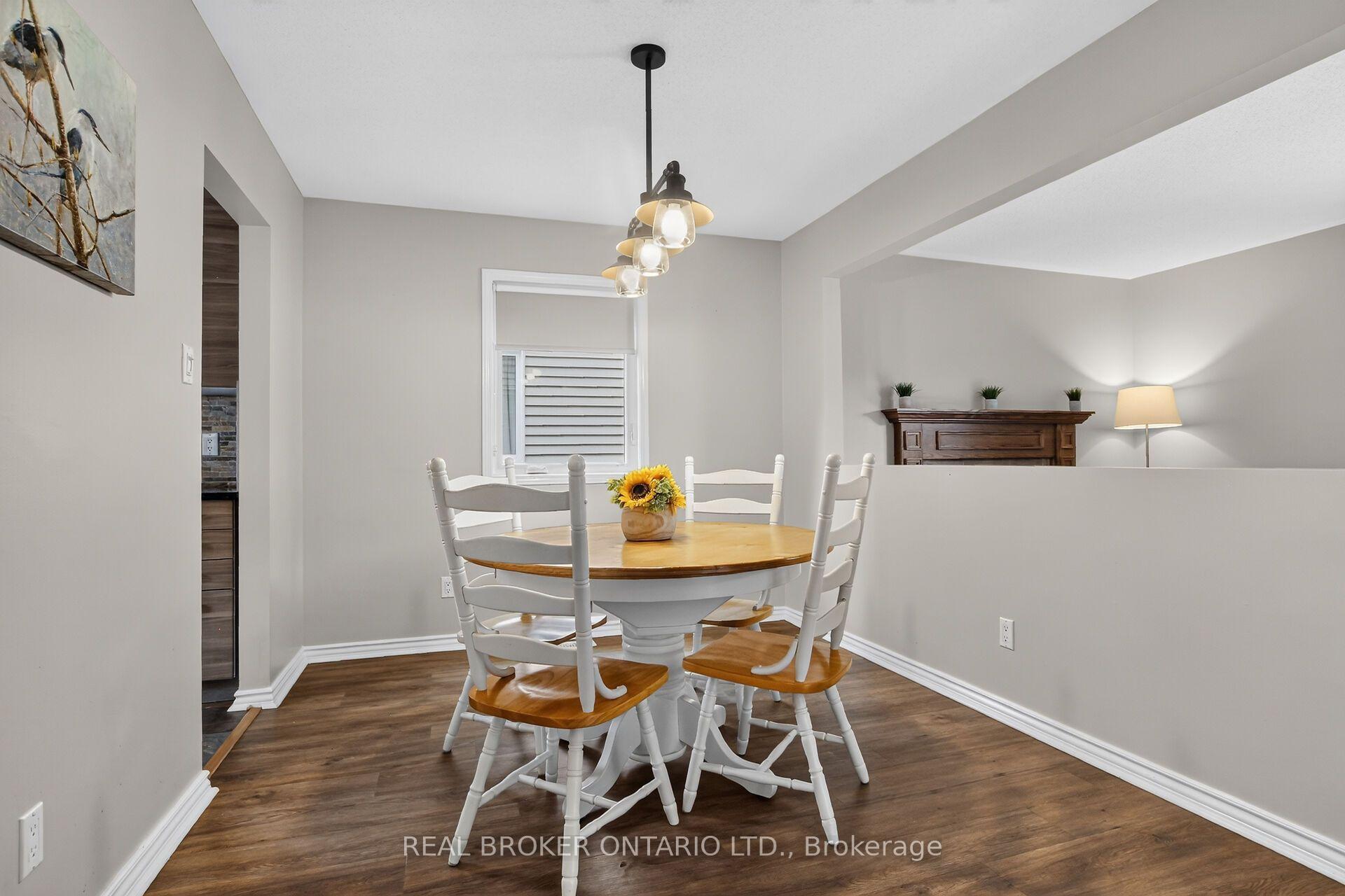 Photo 10 of 25 Moresby Drive, Ottawa, Kanata - Bridlewood — HOMEH