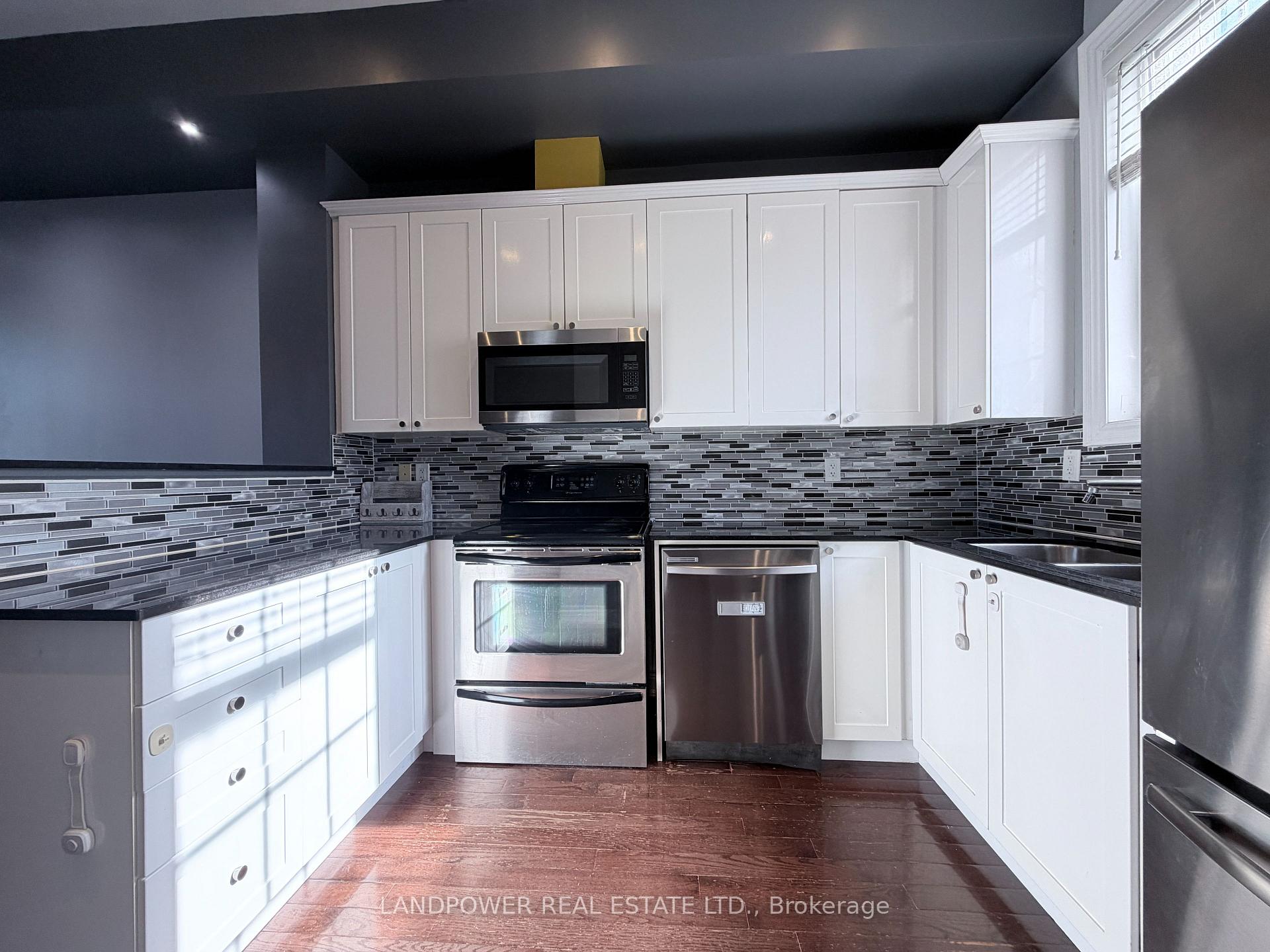 Photo 3 of 12 Fairhead Mews, Toronto, East End-Danforth — HOMEH