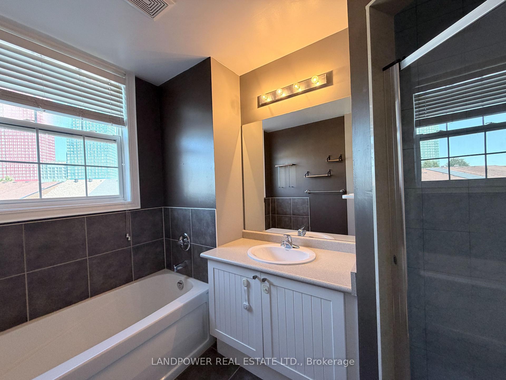 Photo 7 of 12 Fairhead Mews, Toronto, East End-Danforth — HOMEH