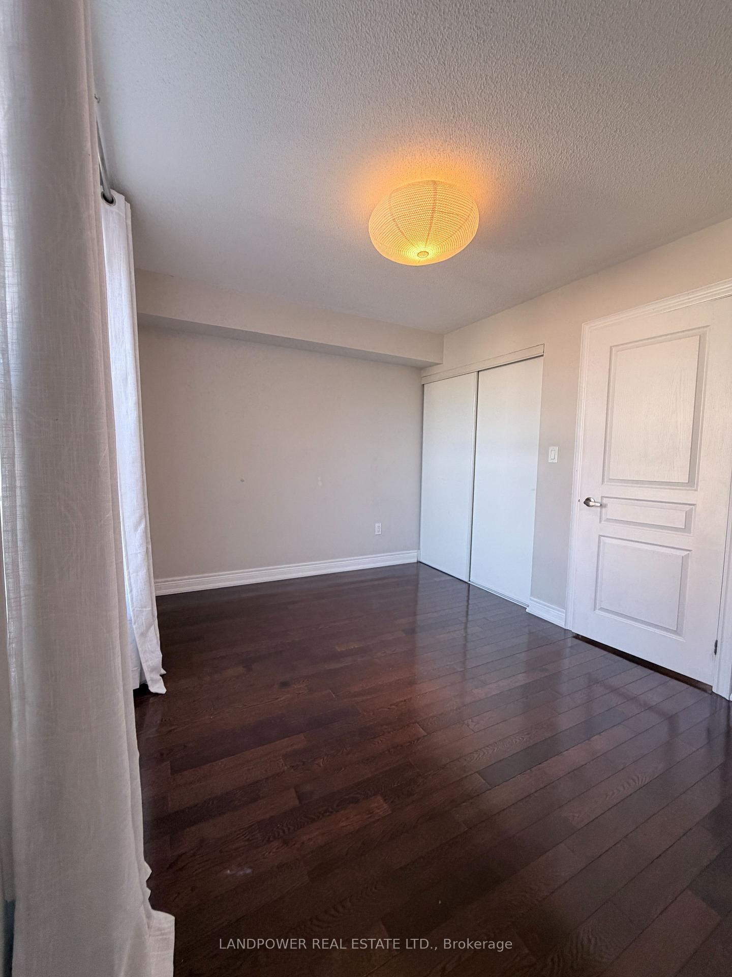 Photo 8 of 12 Fairhead Mews, Toronto, East End-Danforth — HOMEH