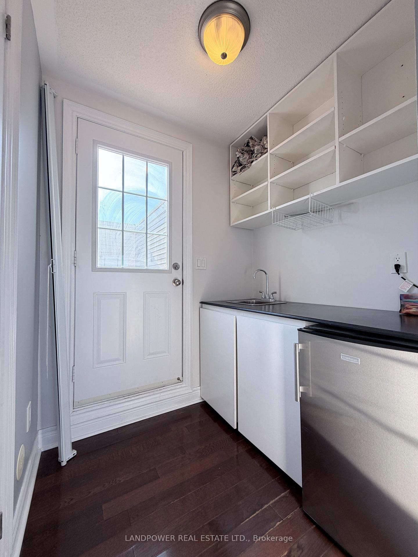 Photo 9 of 12 Fairhead Mews, Toronto, East End-Danforth — HOMEH