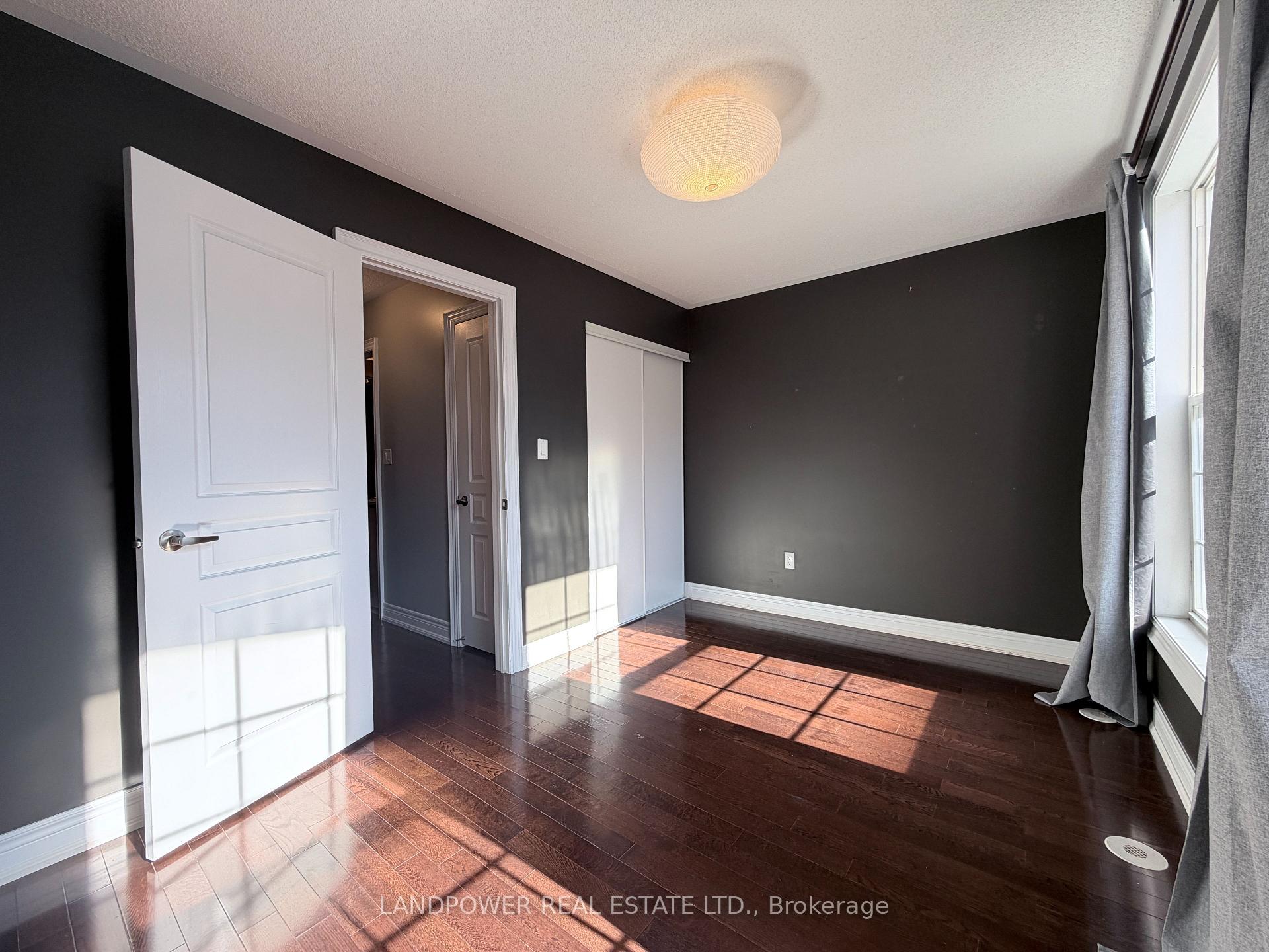 Photo 10 of 12 Fairhead Mews, Toronto, East End-Danforth — HOMEH