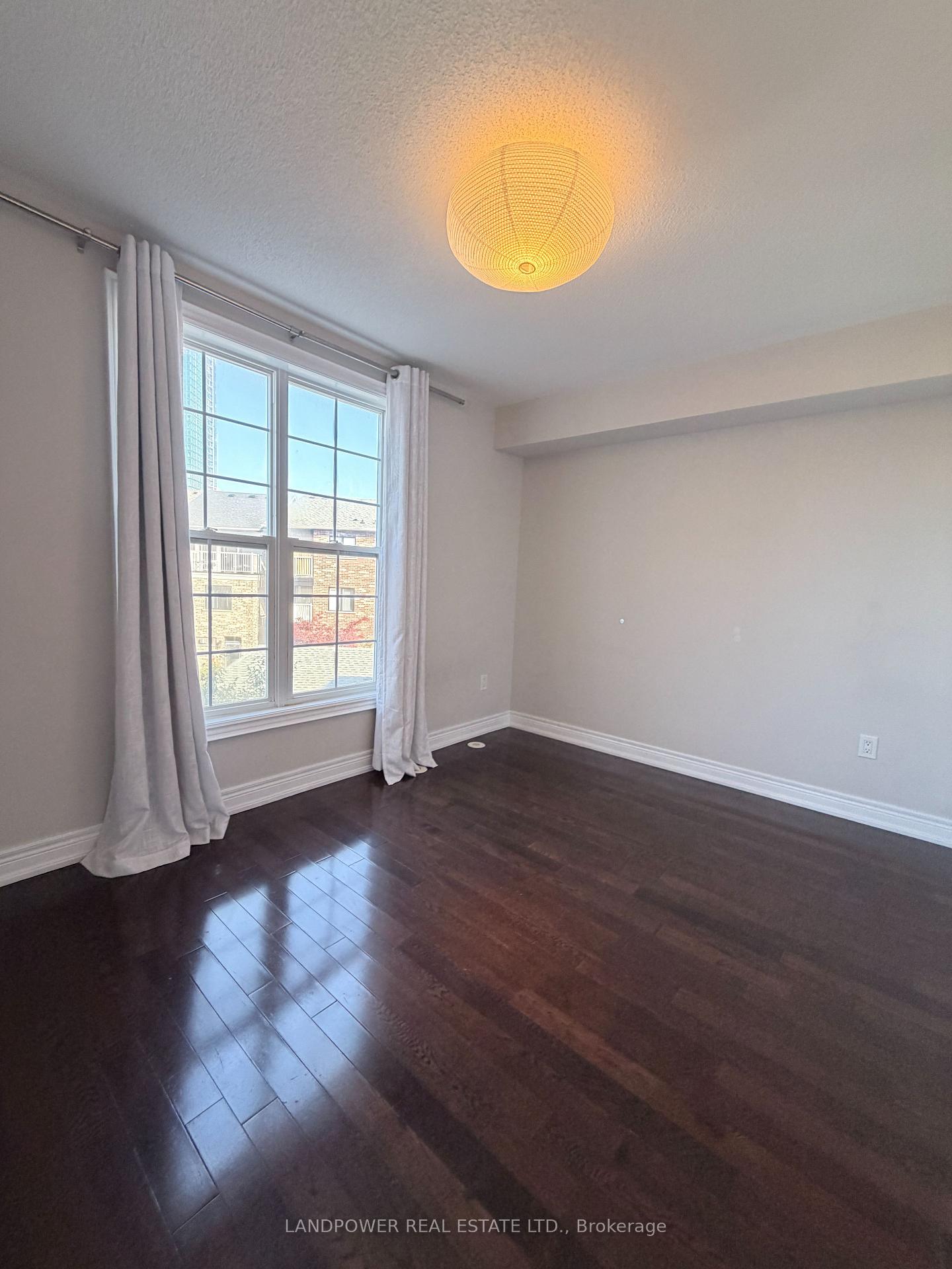 Photo 12 of 12 Fairhead Mews, Toronto, East End-Danforth — HOMEH