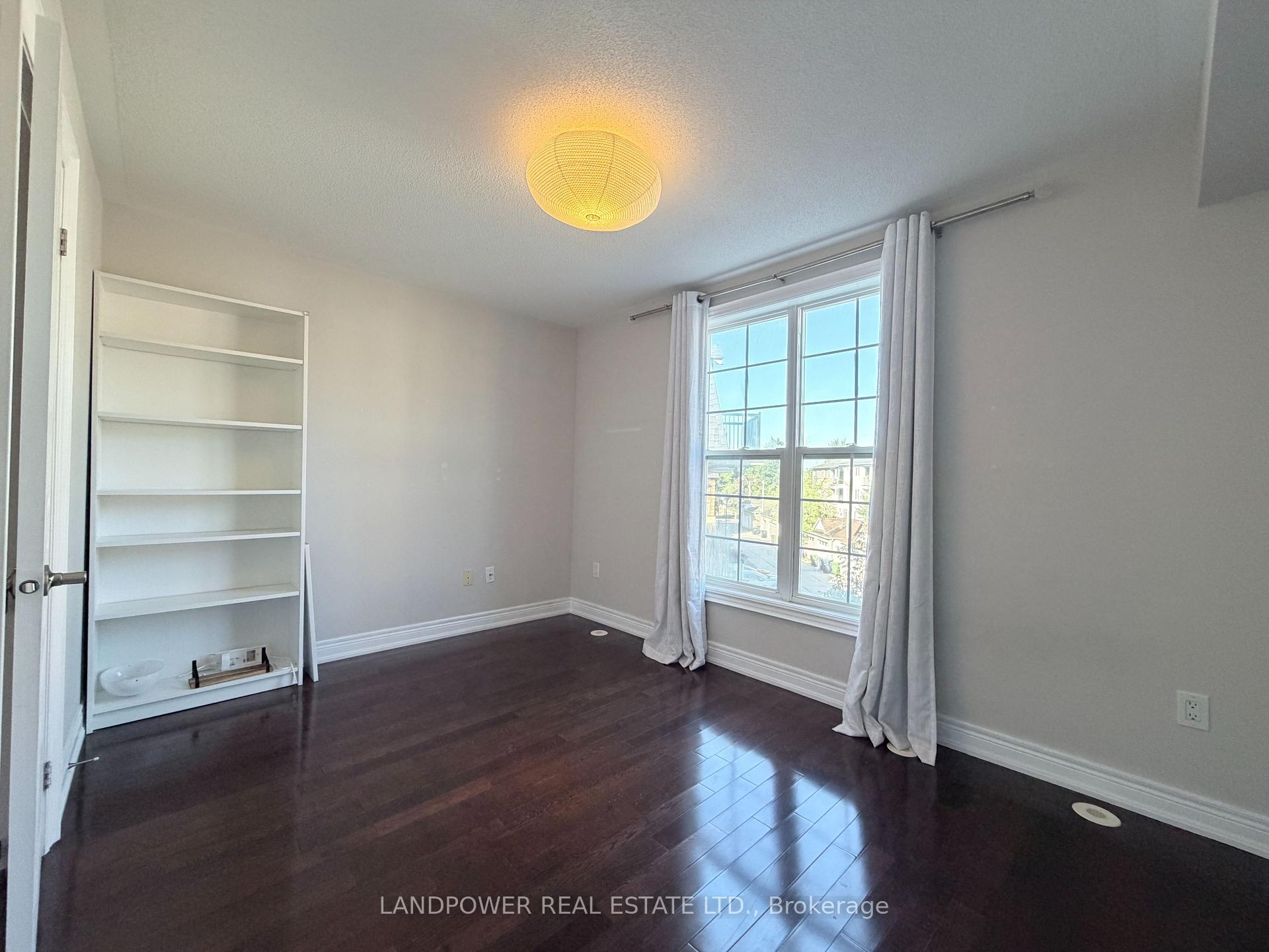 Photo 13 of 12 Fairhead Mews, Toronto, East End-Danforth — HOMEH