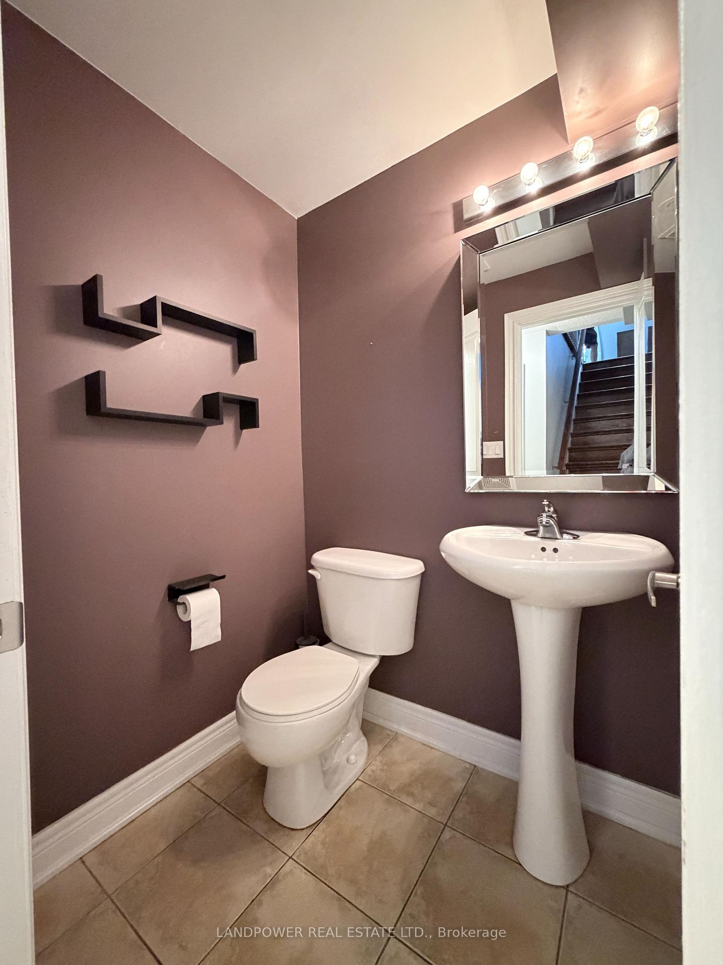 Photo 23 of 12 Fairhead Mews, Toronto, East End-Danforth — HOMEH