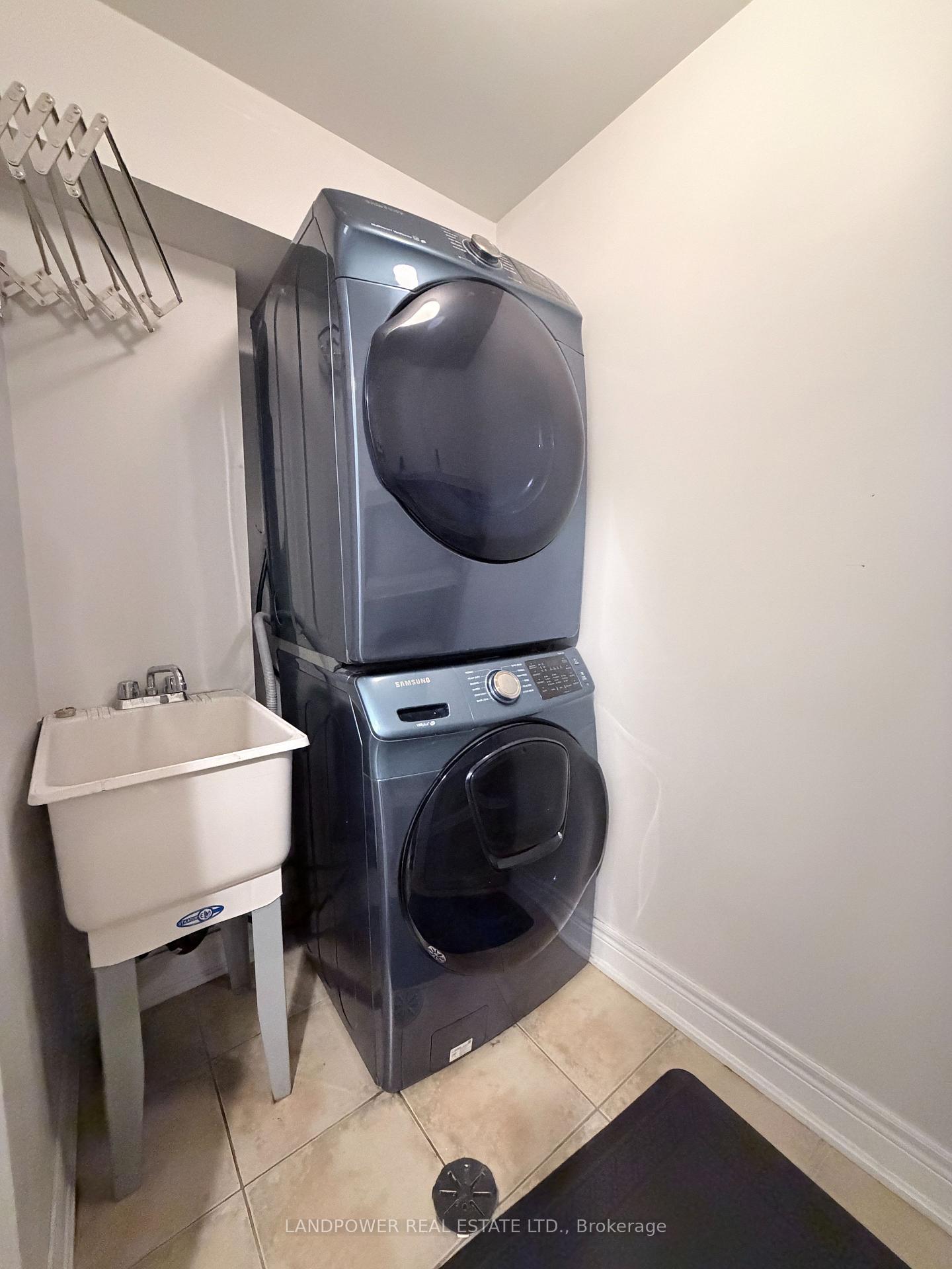 Photo 24 of 12 Fairhead Mews, Toronto, East End-Danforth — HOMEH