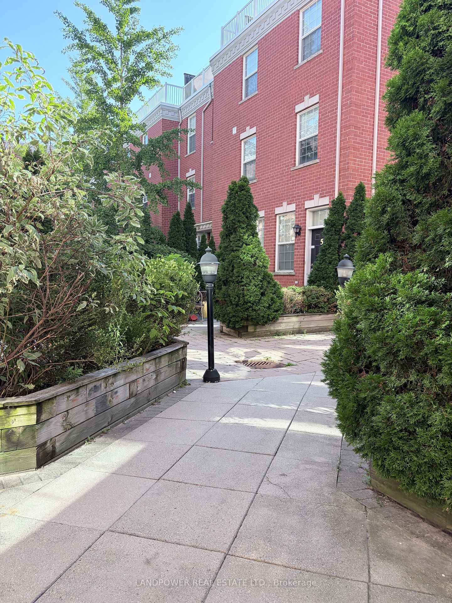 Photo 26 of 12 Fairhead Mews, Toronto, East End-Danforth — HOMEH