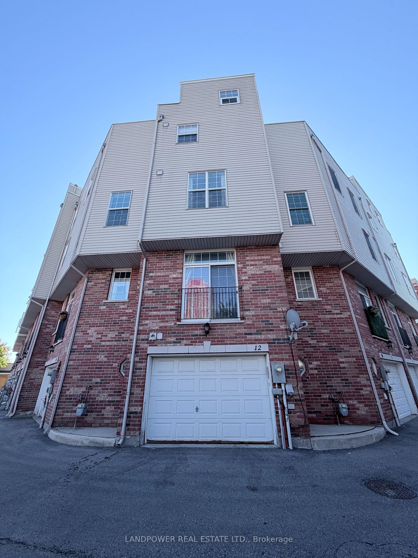 Photo 27 of 12 Fairhead Mews, Toronto, East End-Danforth — HOMEH