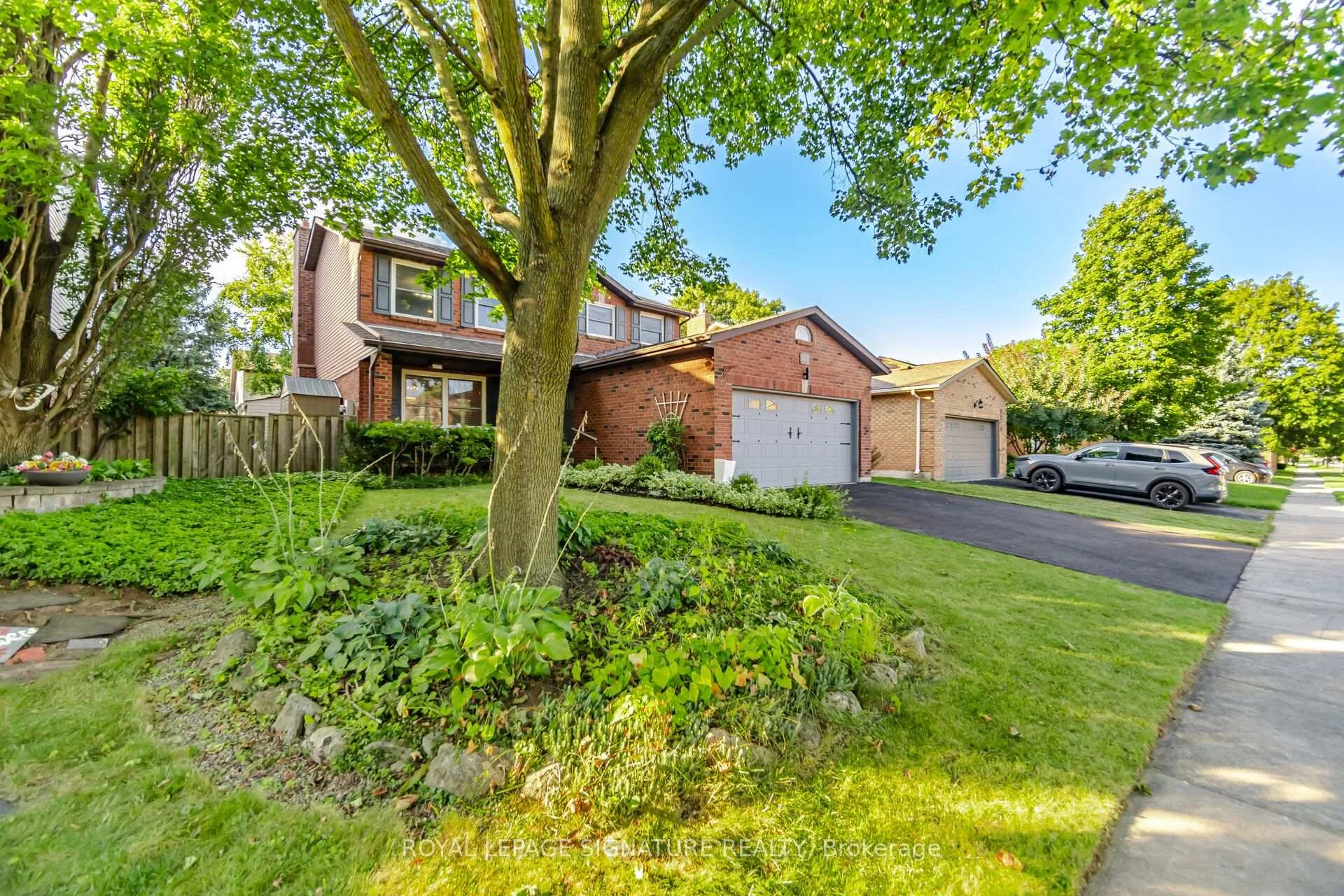 Photo 3 of 3217 Hazelwood Avenue, Burlington, Headon — HOMEH