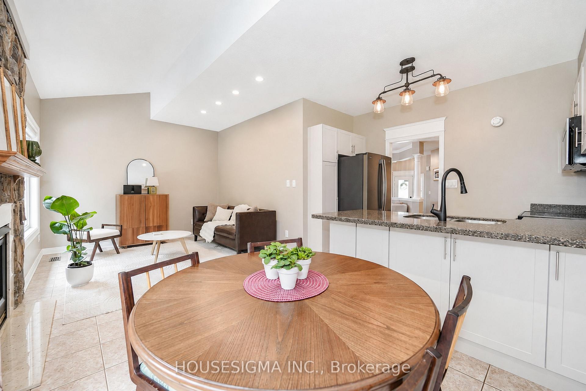 Photo 18 of 97 Bach Avenue, Whitby, Rolling Acres — HOMEH