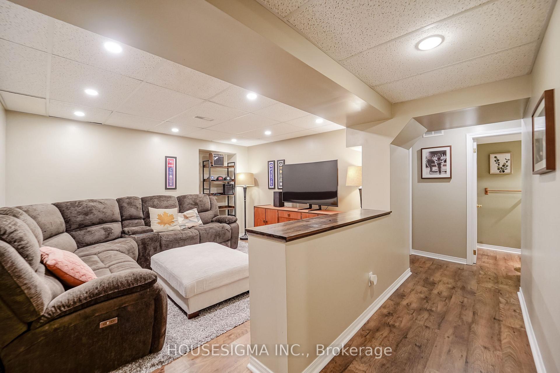 Photo 32 of 97 Bach Avenue, Whitby, Rolling Acres — HOMEH
