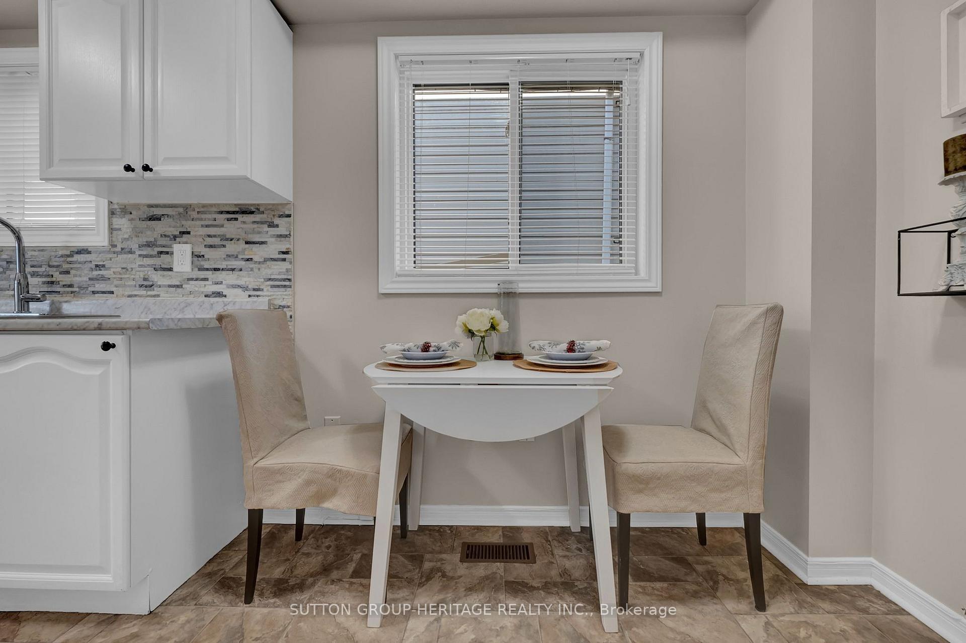 Photo 4 of 5 Fenwick Avenue, Clarington, Bowmanville — HOMEH