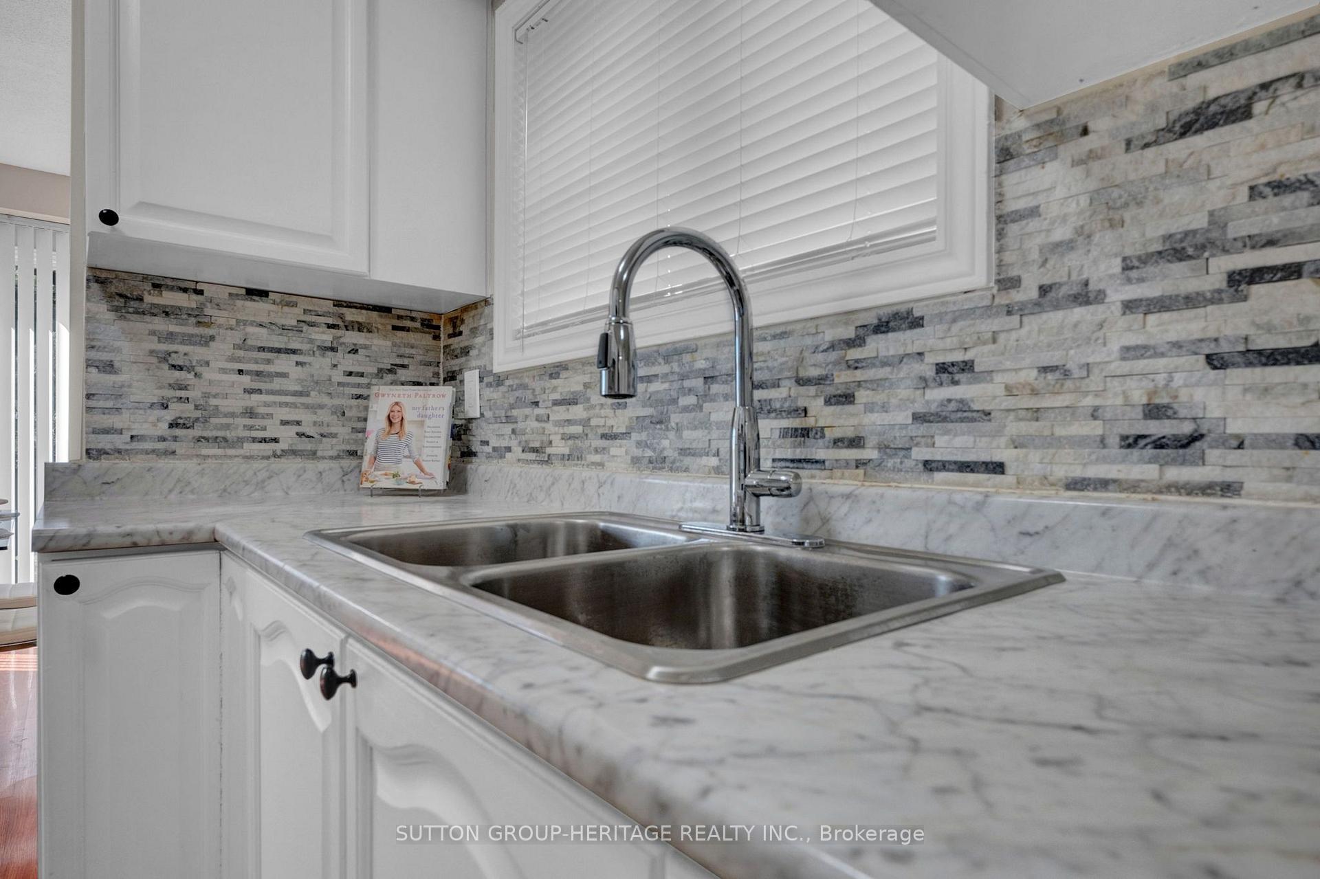 Photo 6 of 5 Fenwick Avenue, Clarington, Bowmanville — HOMEH