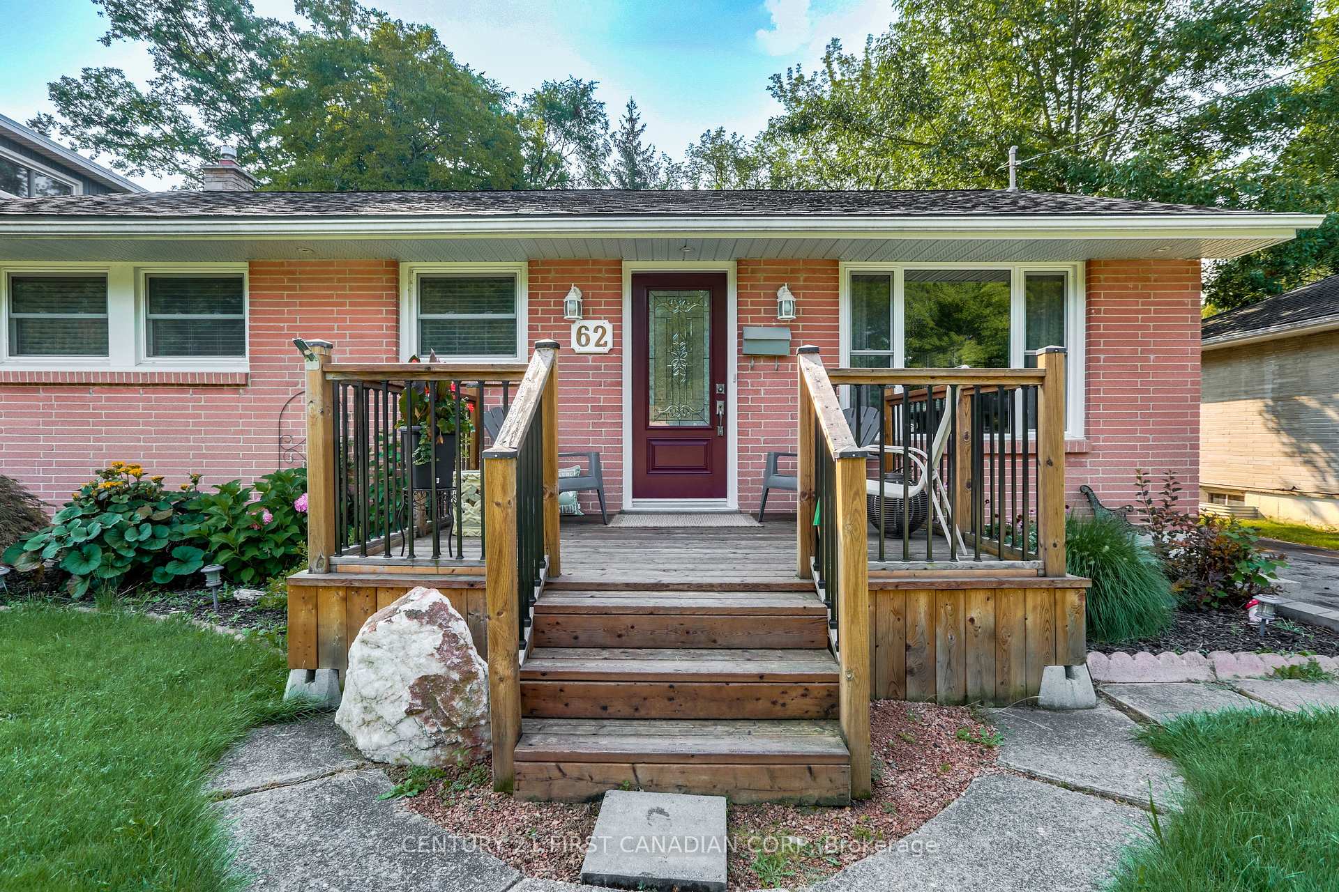 Photo 2 of 62 Thorncrest Crescent, London, South D — HOMEH