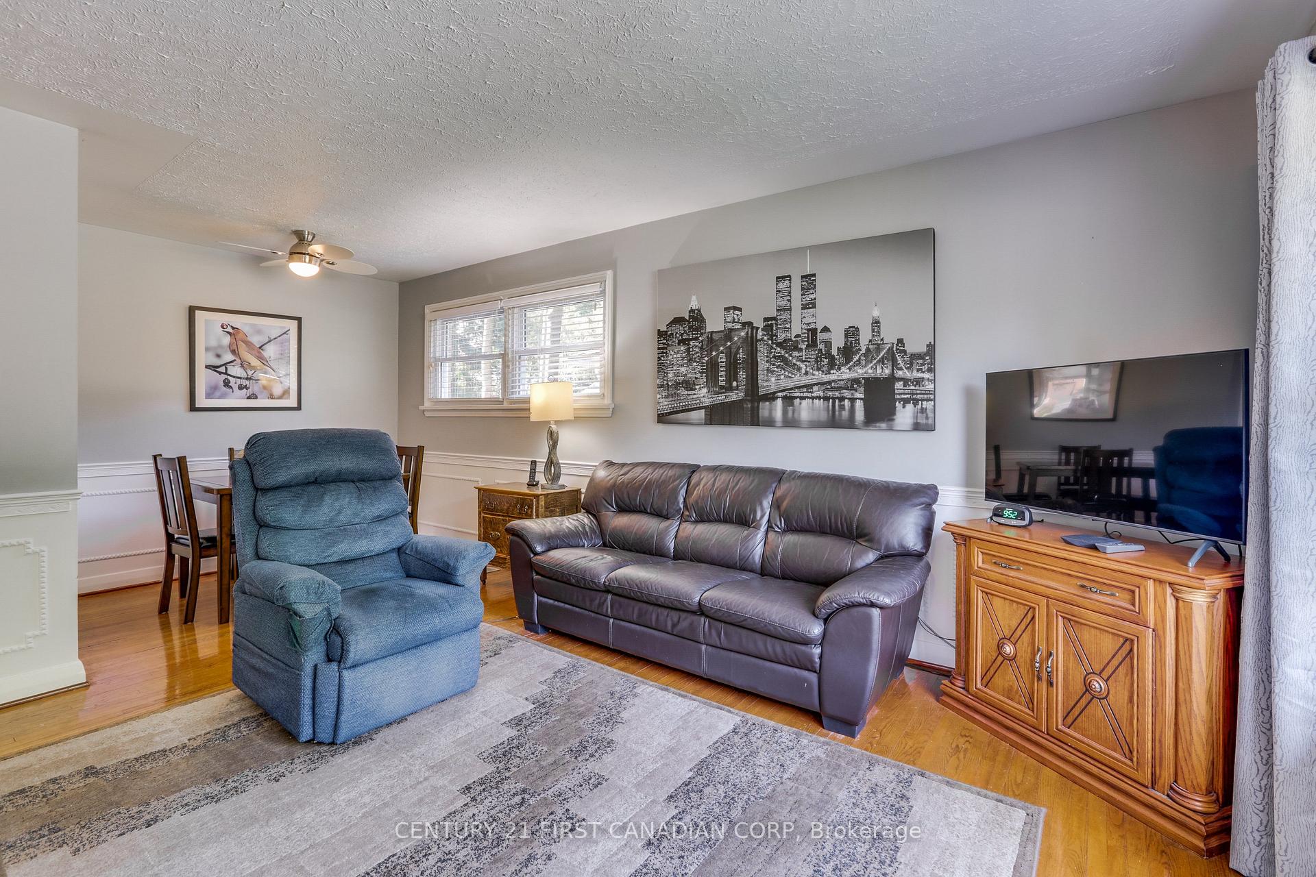 Photo 4 of 62 Thorncrest Crescent, London, South D — HOMEH