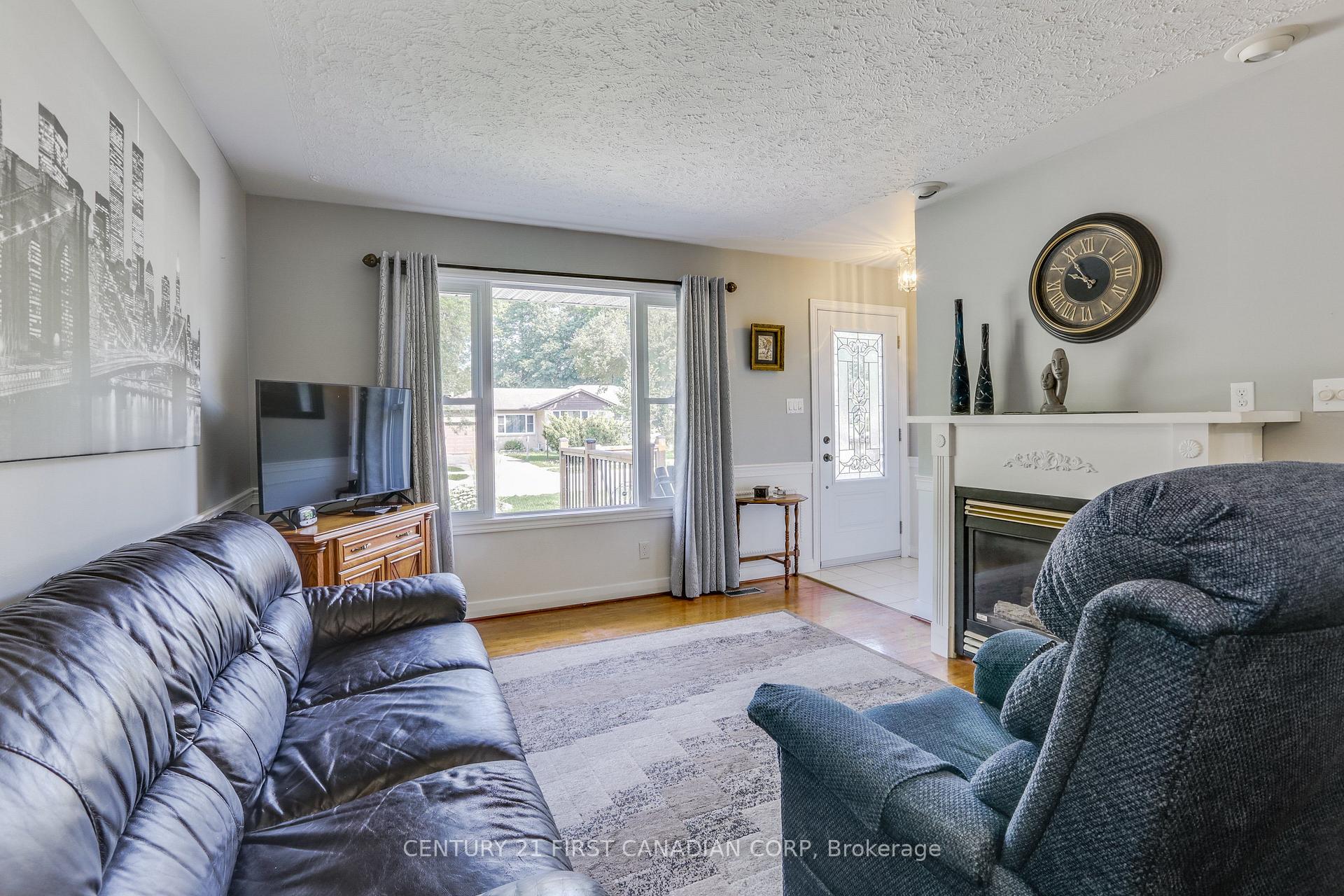 Photo 7 of 62 Thorncrest Crescent, London, South D — HOMEH