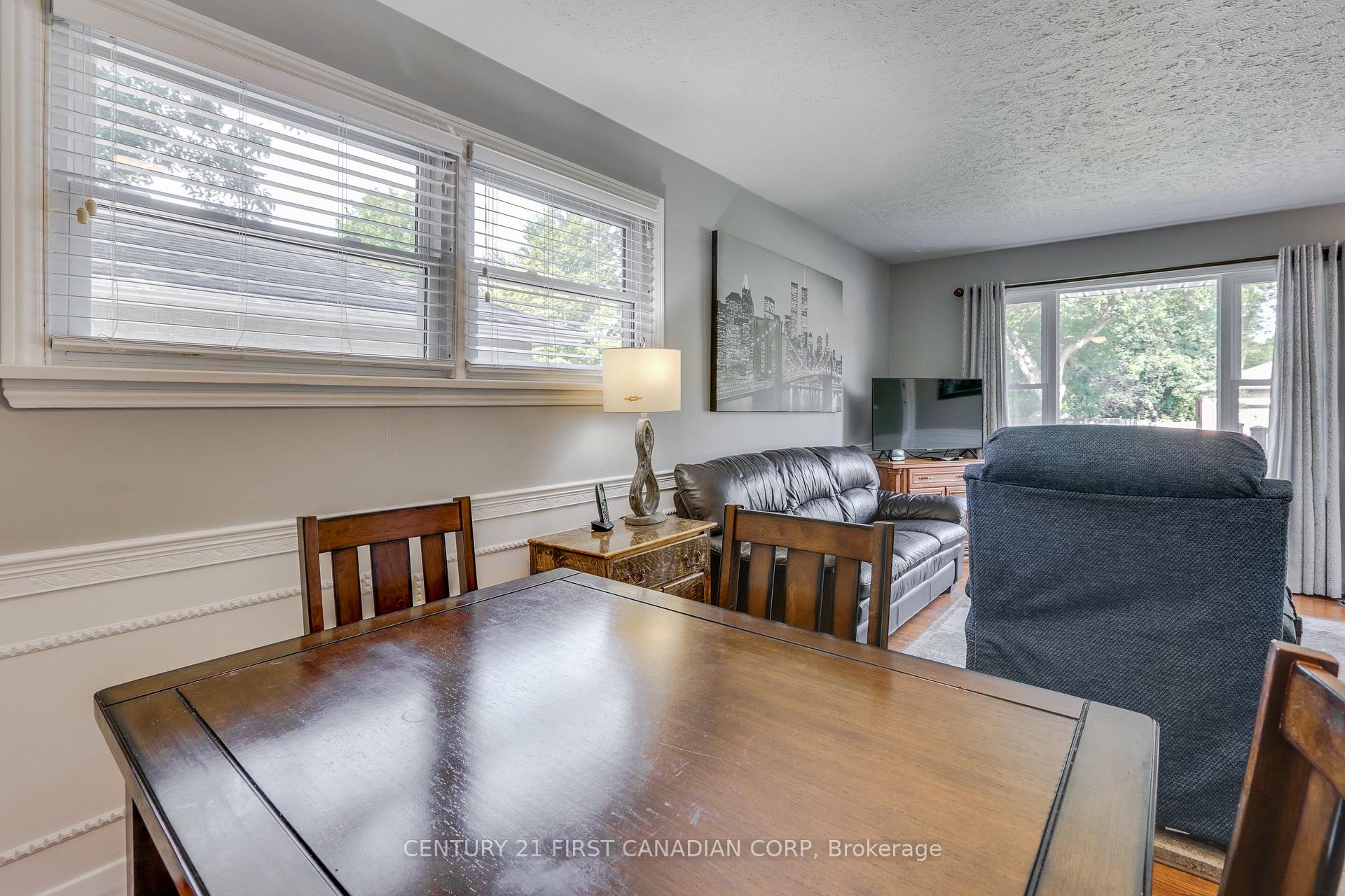 Photo 10 of 62 Thorncrest Crescent, London, South D — HOMEH