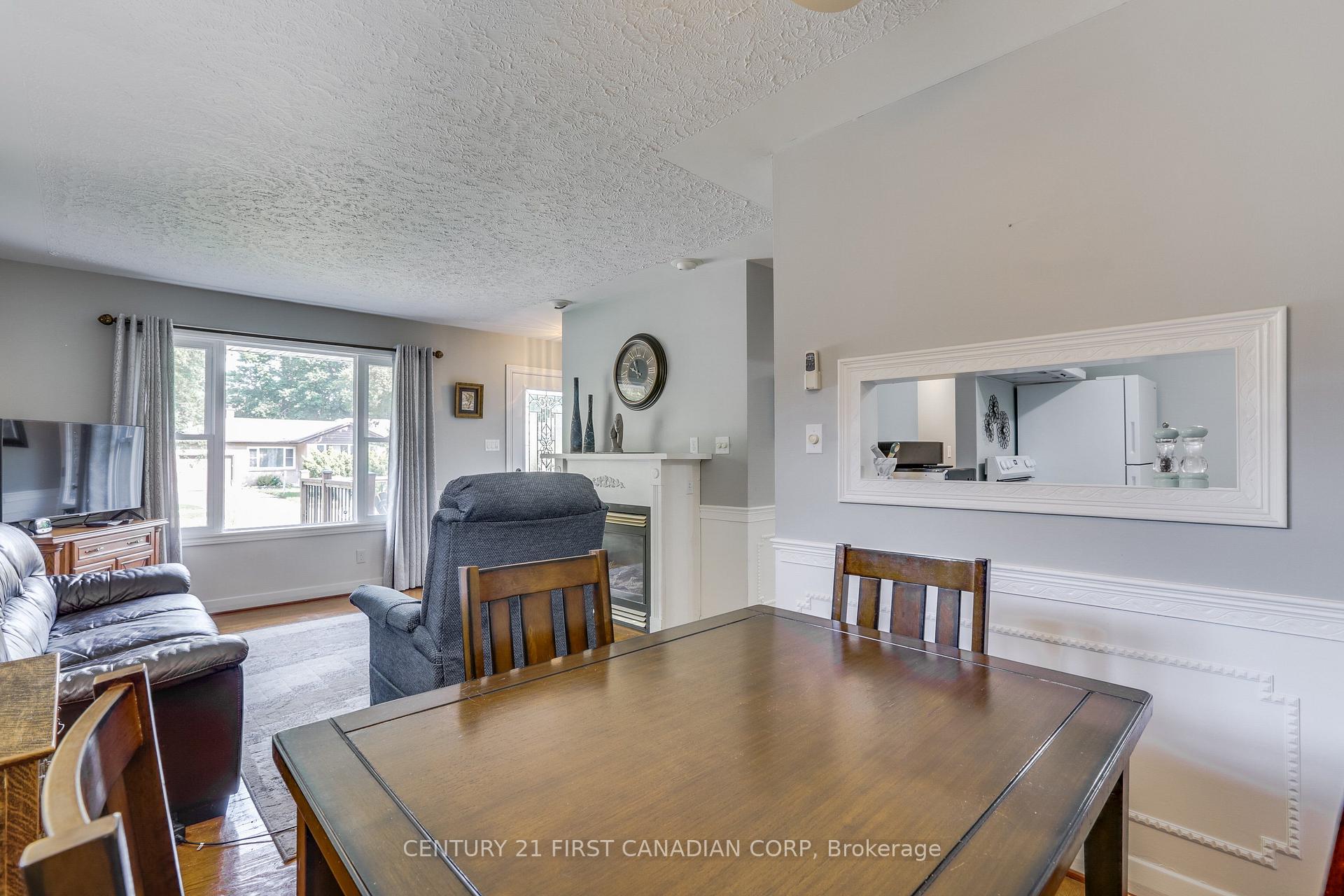 Photo 11 of 62 Thorncrest Crescent, London, South D — HOMEH