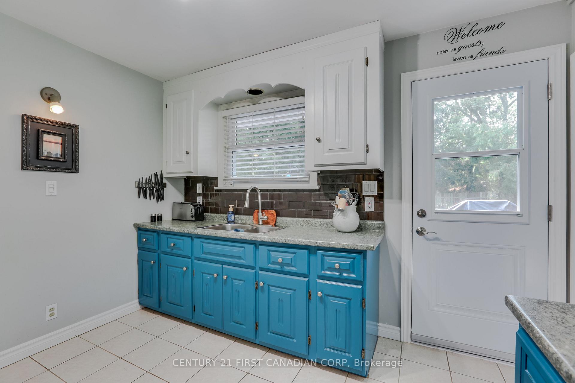 Photo 12 of 62 Thorncrest Crescent, London, South D — HOMEH
