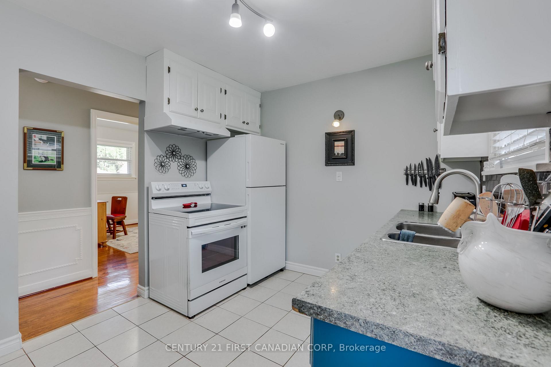 Photo 13 of 62 Thorncrest Crescent, London, South D — HOMEH