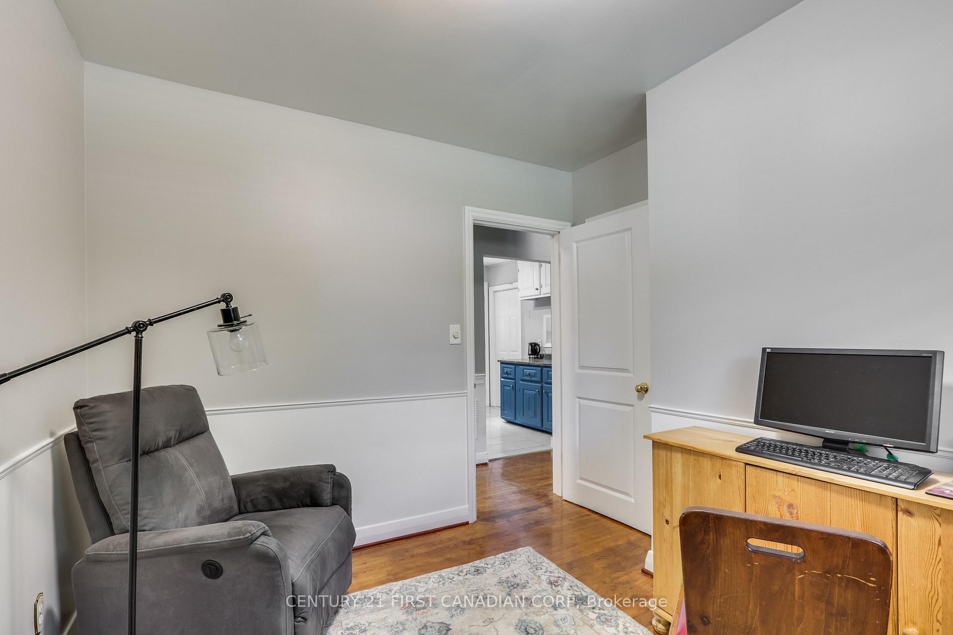 Photo 16 of 62 Thorncrest Crescent, London, South D — HOMEH