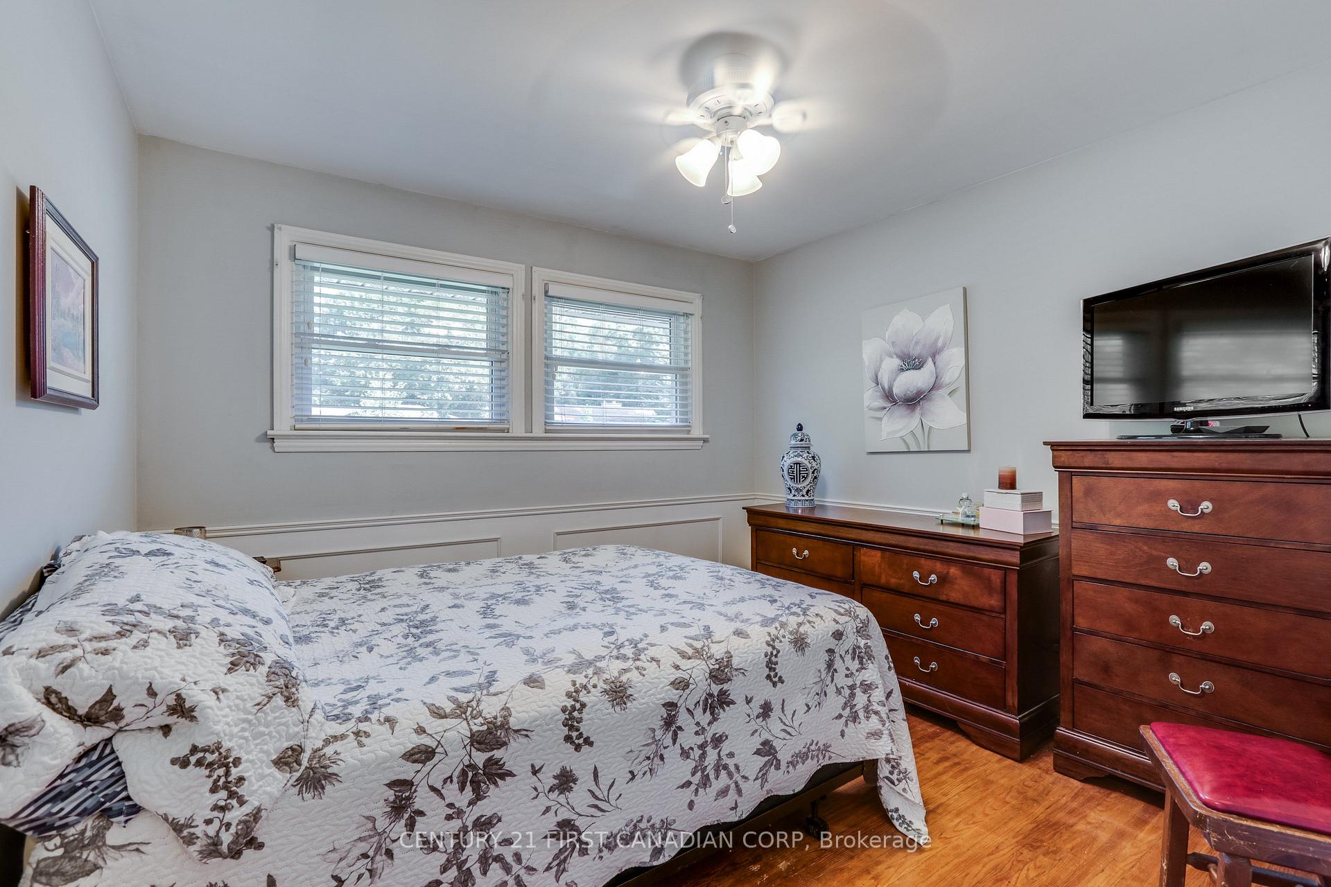 Photo 19 of 62 Thorncrest Crescent, London, South D — HOMEH