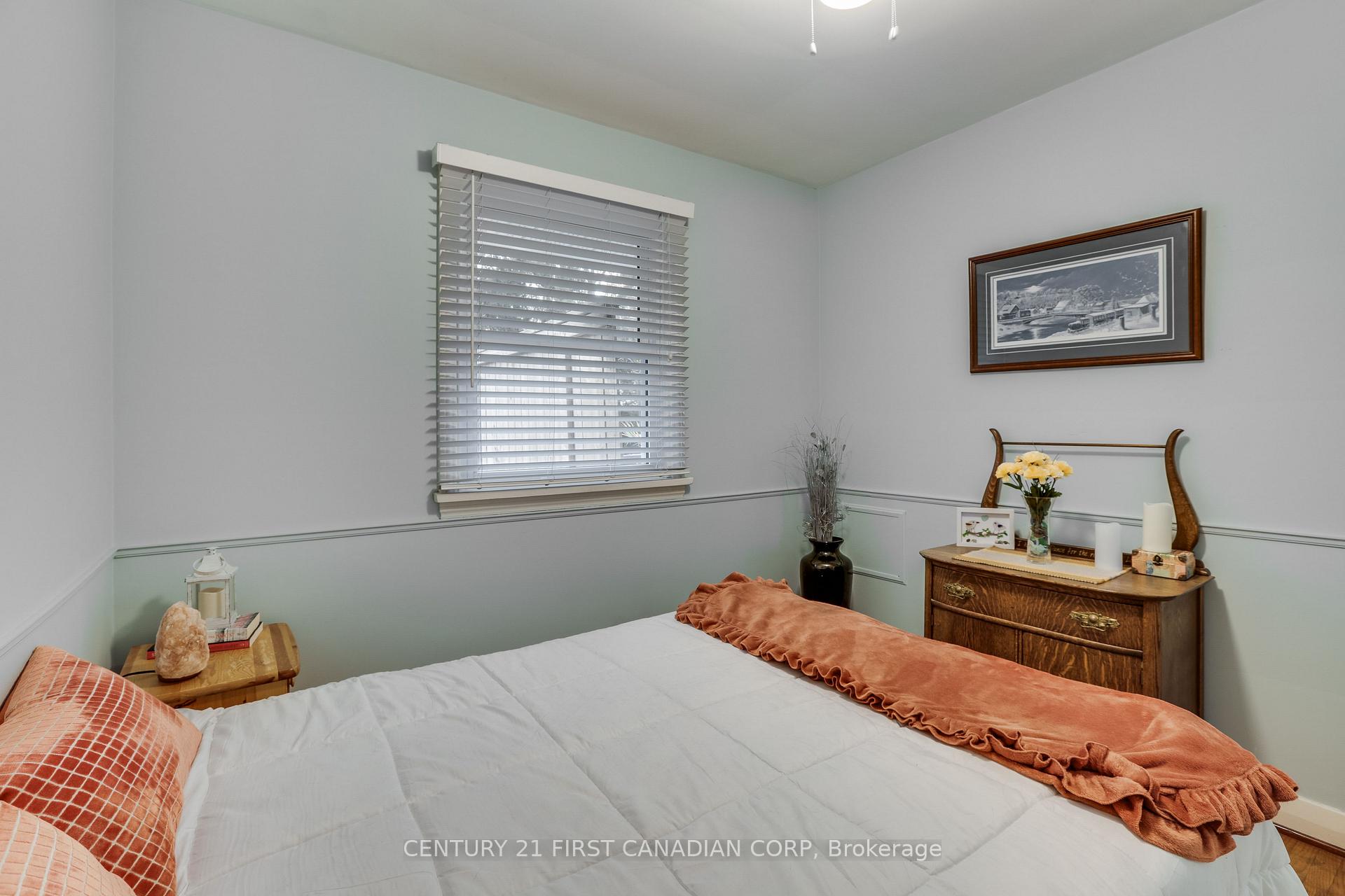 Photo 22 of 62 Thorncrest Crescent, London, South D — HOMEH