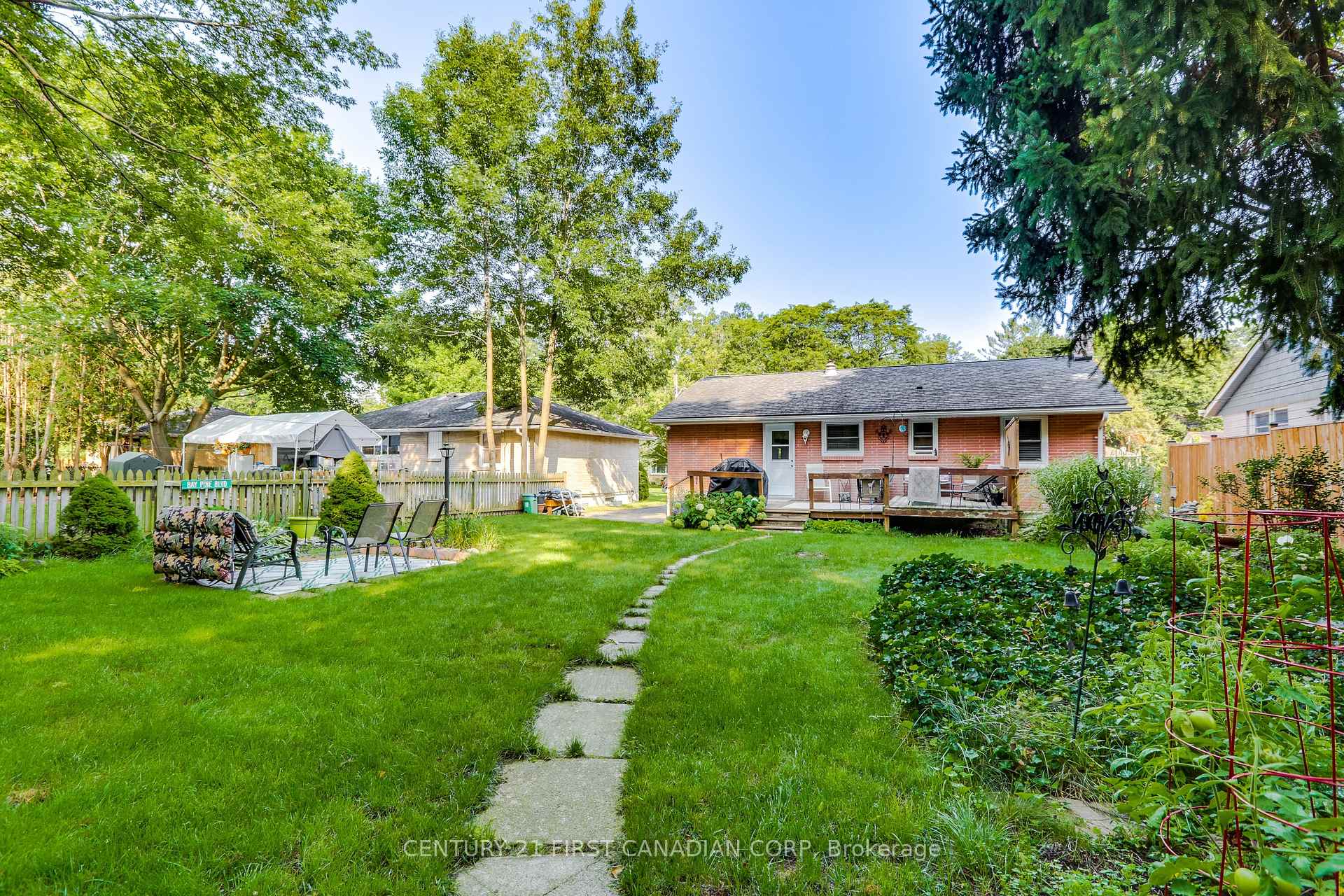Photo 33 of 62 Thorncrest Crescent, London, South D — HOMEH