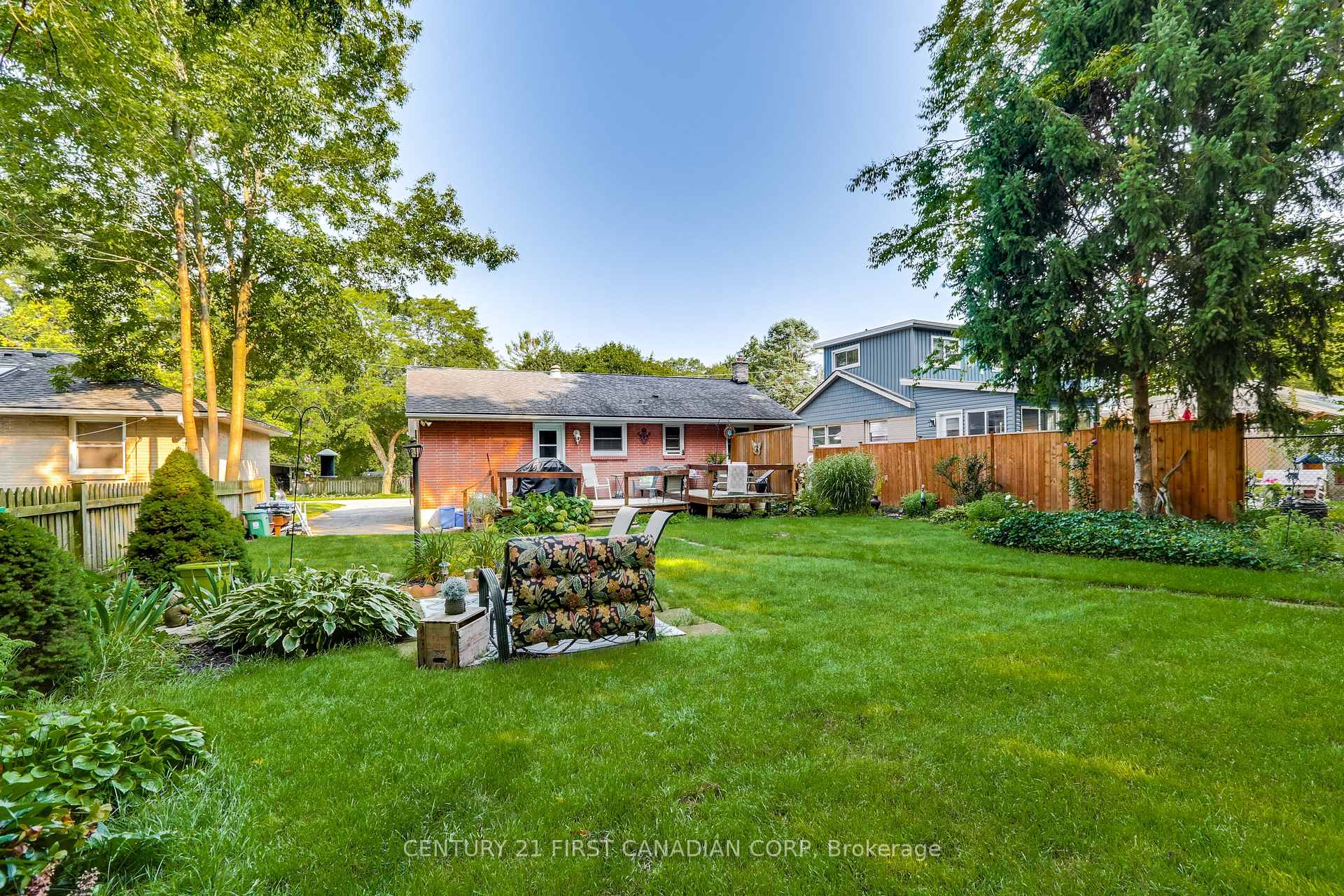 Photo 34 of 62 Thorncrest Crescent, London, South D — HOMEH