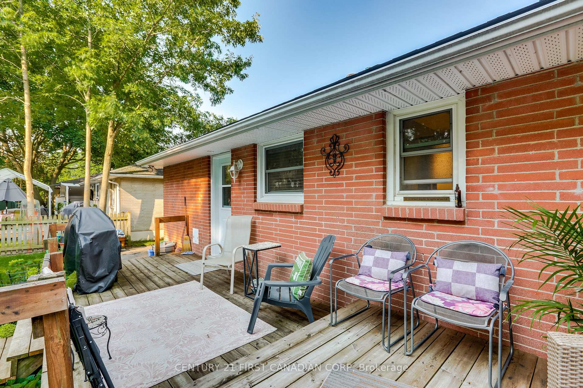 Photo 36 of 62 Thorncrest Crescent, London, South D — HOMEH