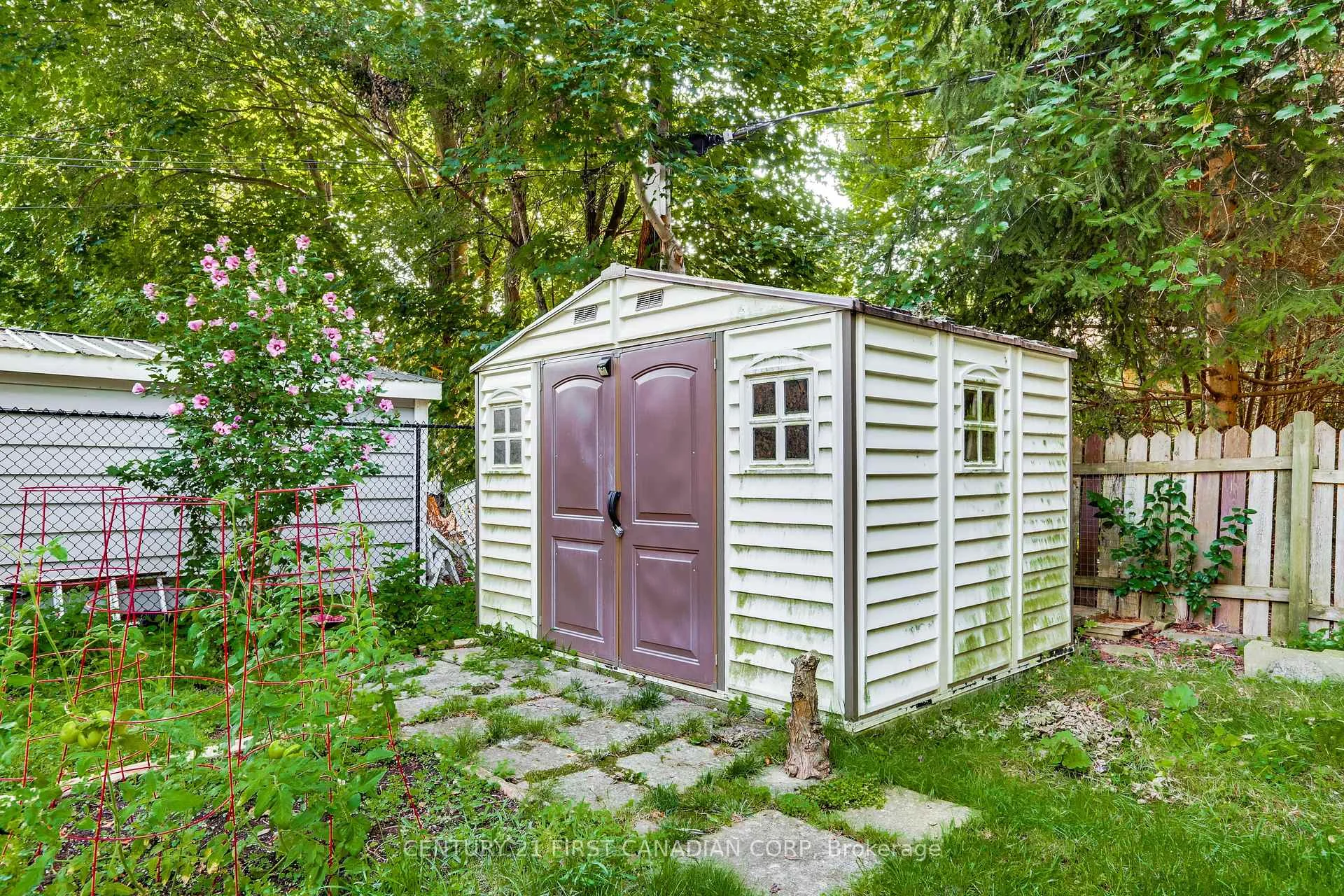 Photo 38 of 62 Thorncrest Crescent, London, South D — HOMEH