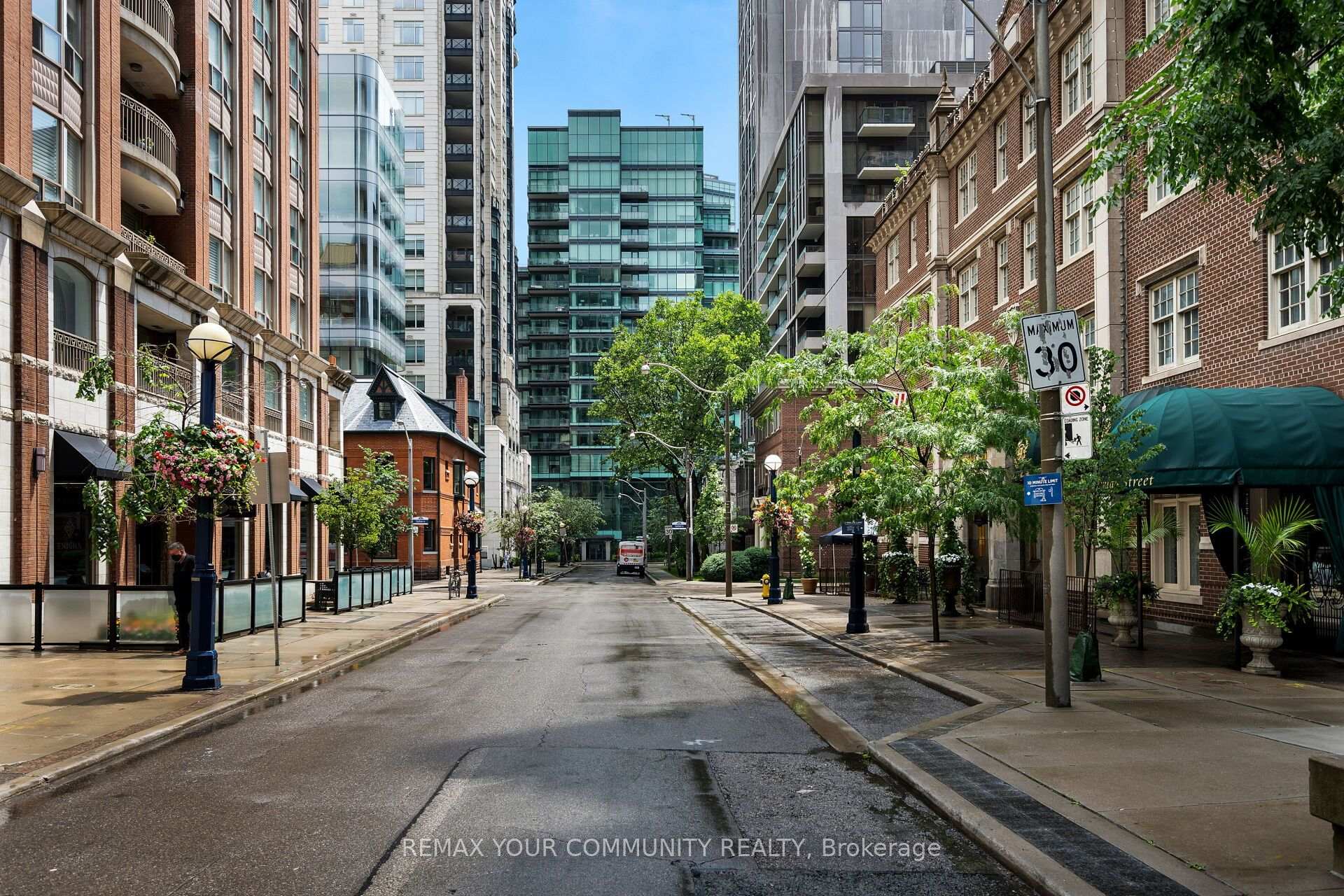 Photo 2 of Unit 902, 77 Charles Street W, Toronto, Bay Street Corridor — HOMEH
