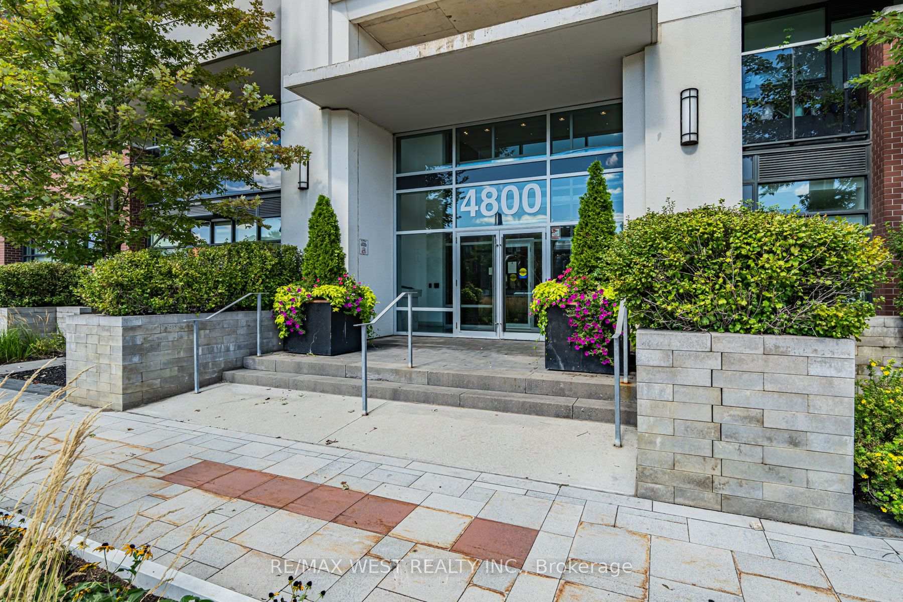 Photo 2 of 4800 Highway 7, Vaughan, East Woodbridge — HOMEH