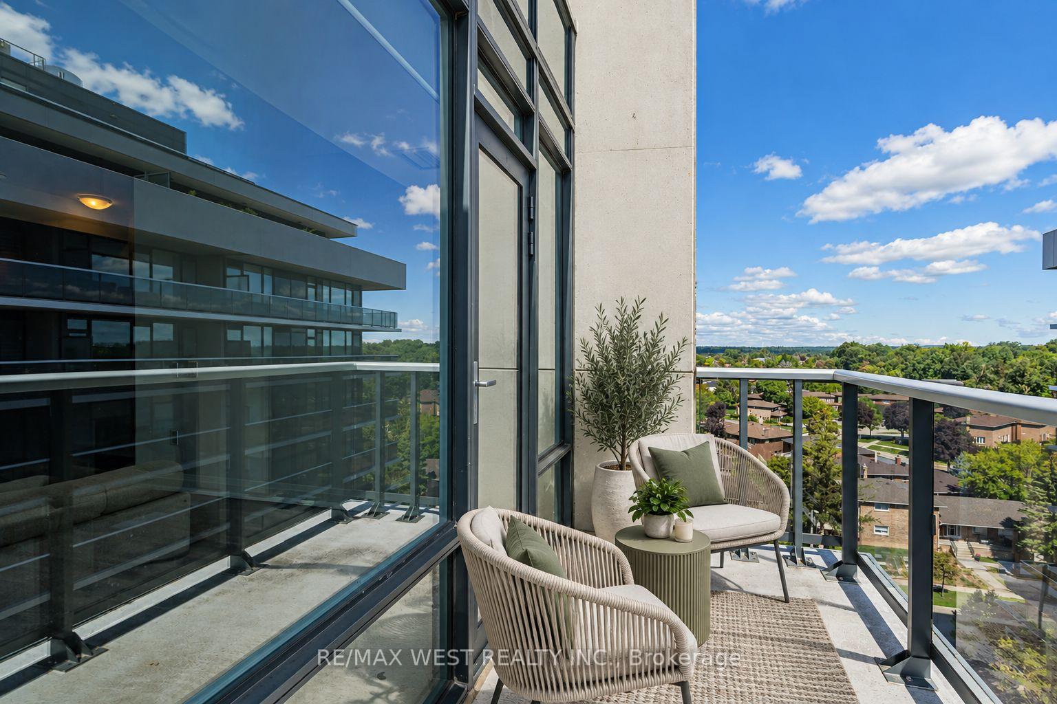 Photo 6 of 4800 Highway 7, Vaughan, East Woodbridge — HOMEH