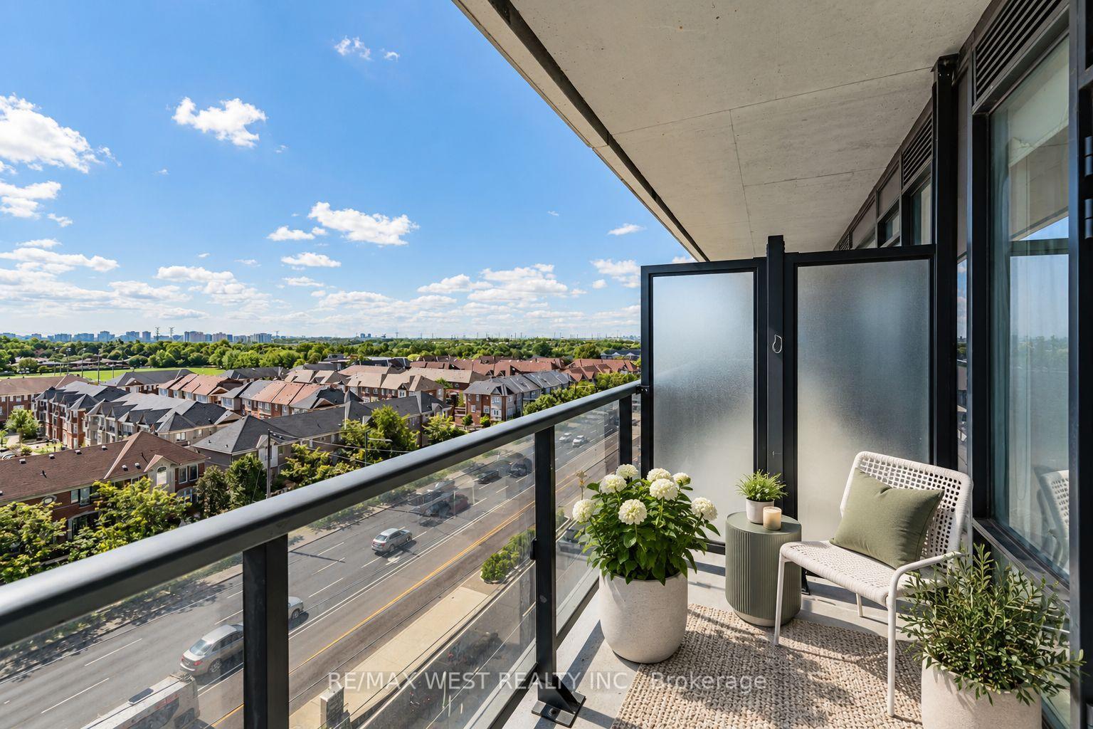 Photo 11 of 4800 Highway 7, Vaughan, East Woodbridge — HOMEH