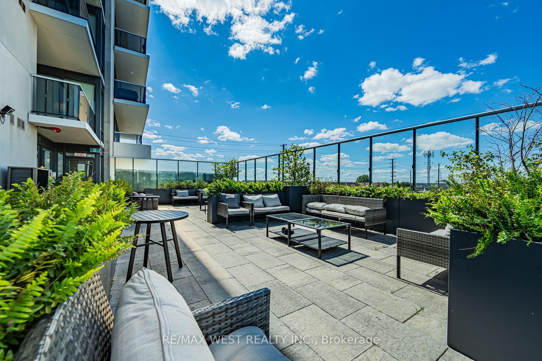 Photo 17 of 4800 Highway 7, Vaughan, East Woodbridge — HOMEH
